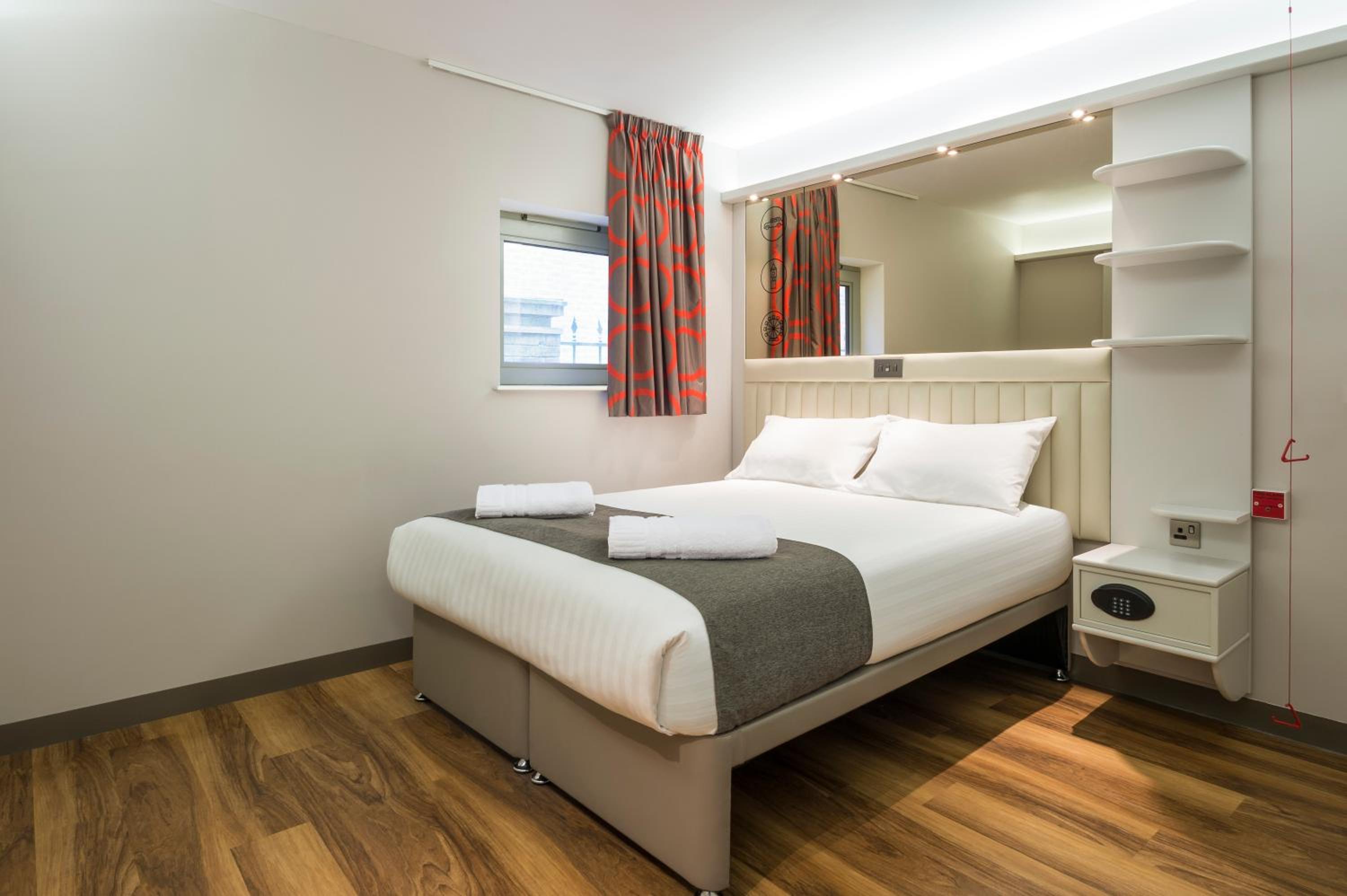 Accessible Double Room with Window thumbnail 6