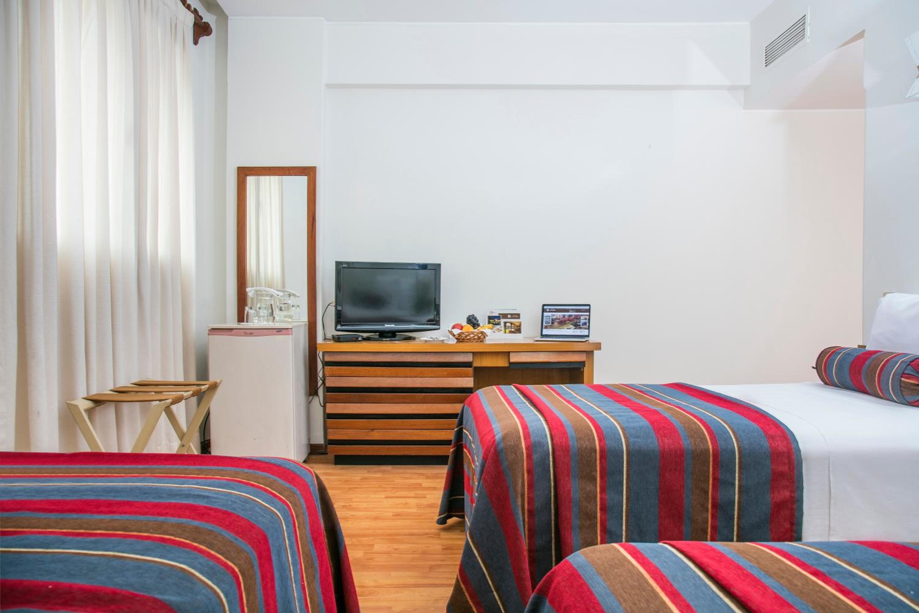 Standard Triple Room - Photo 4