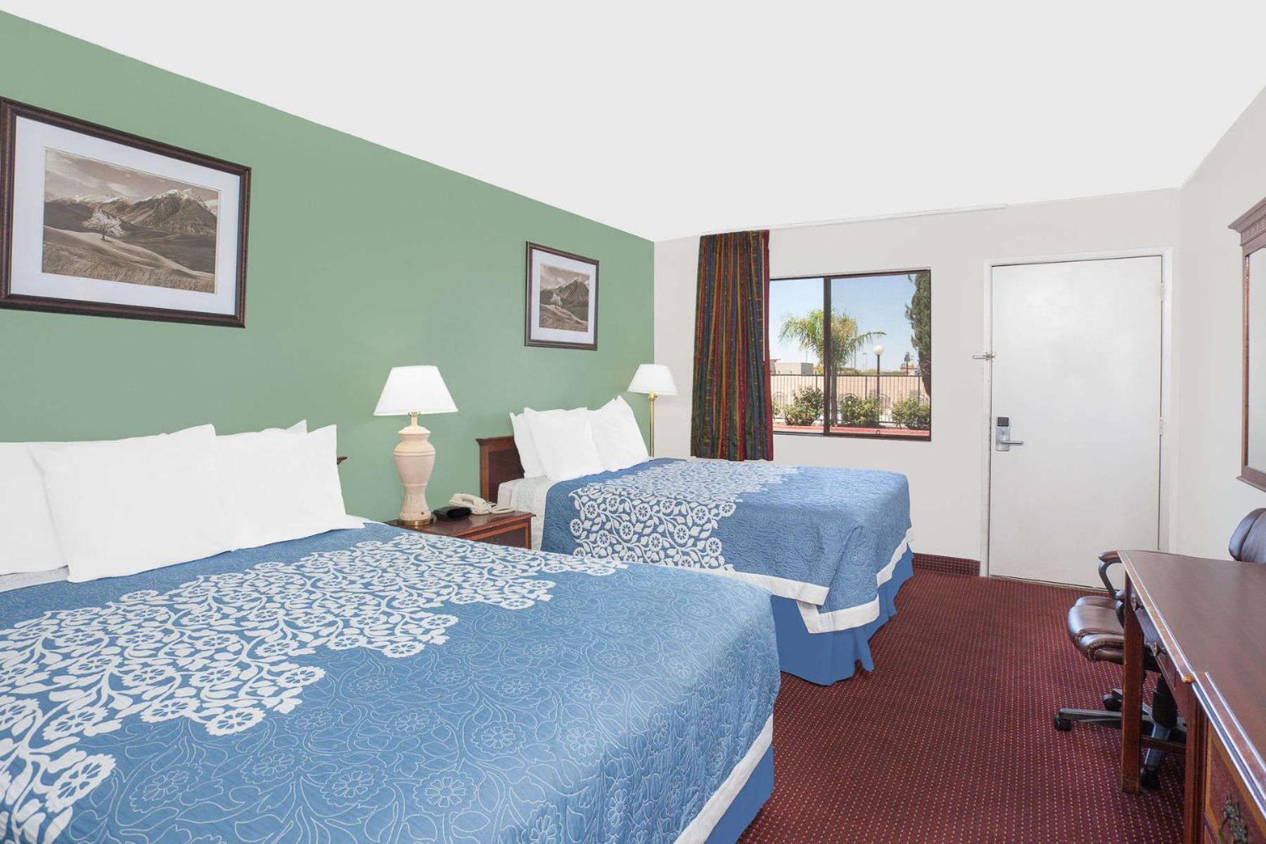 Deluxe Queen Room with Two Queen Beds - Non-Smoking - Photo 1