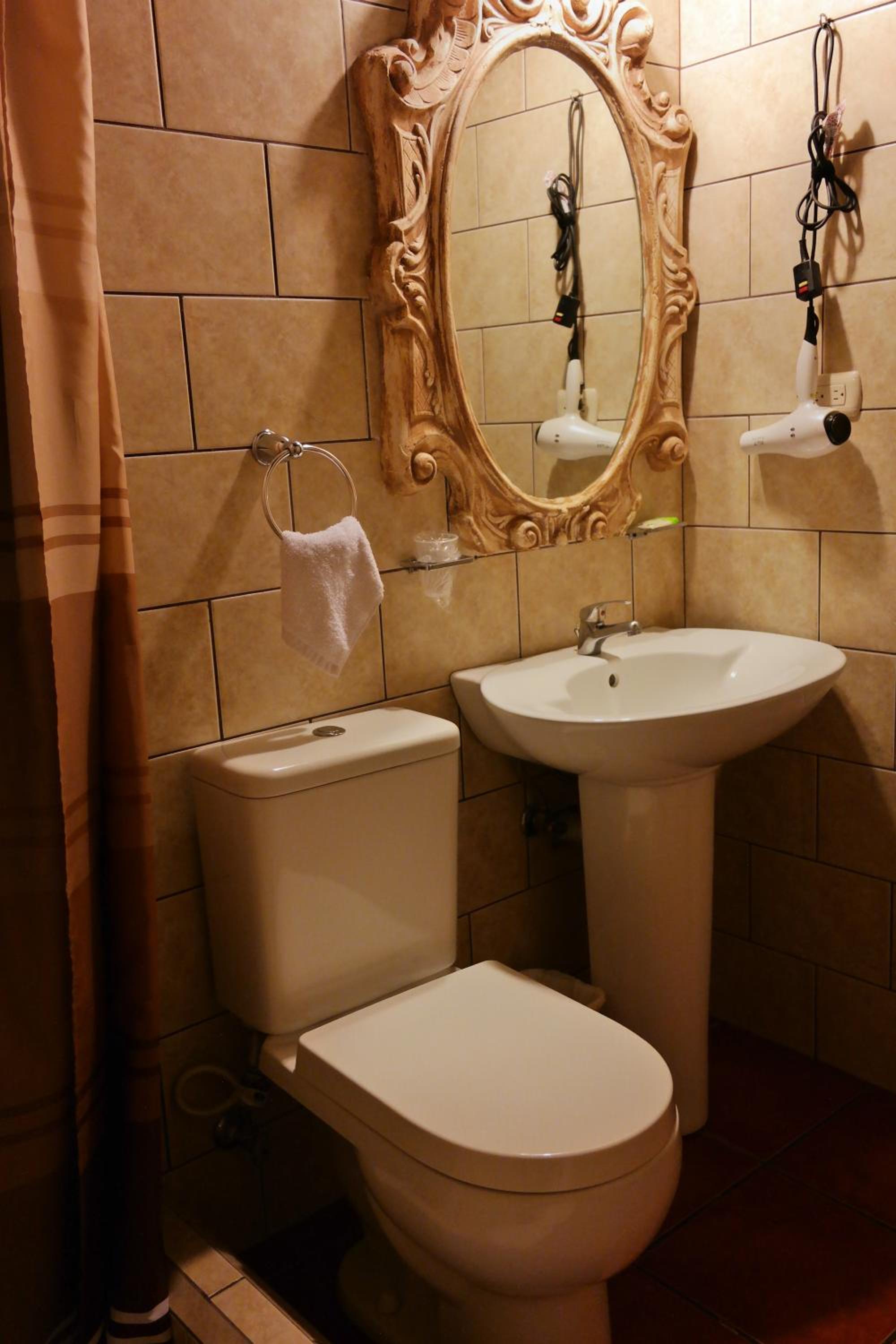 Twin Room with Private Bathroom photo 3
