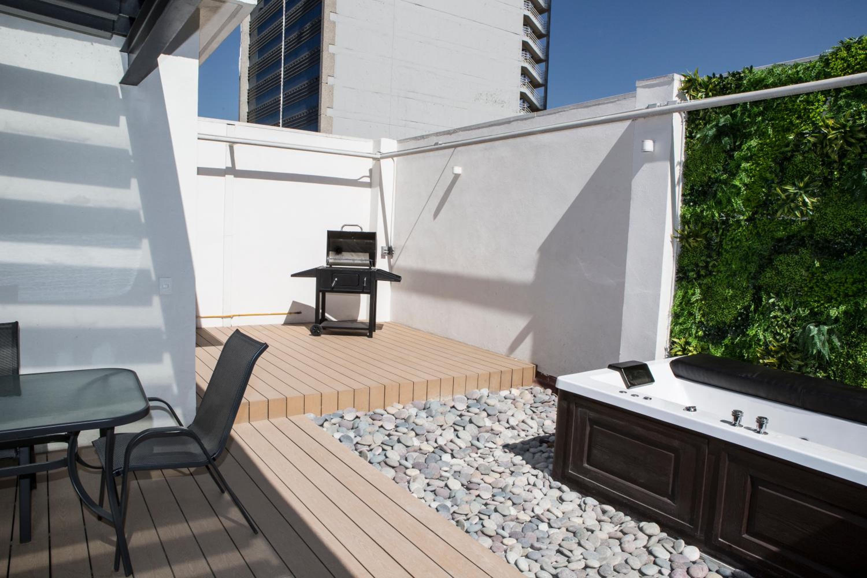 Penthouse Suite thumbnail 6