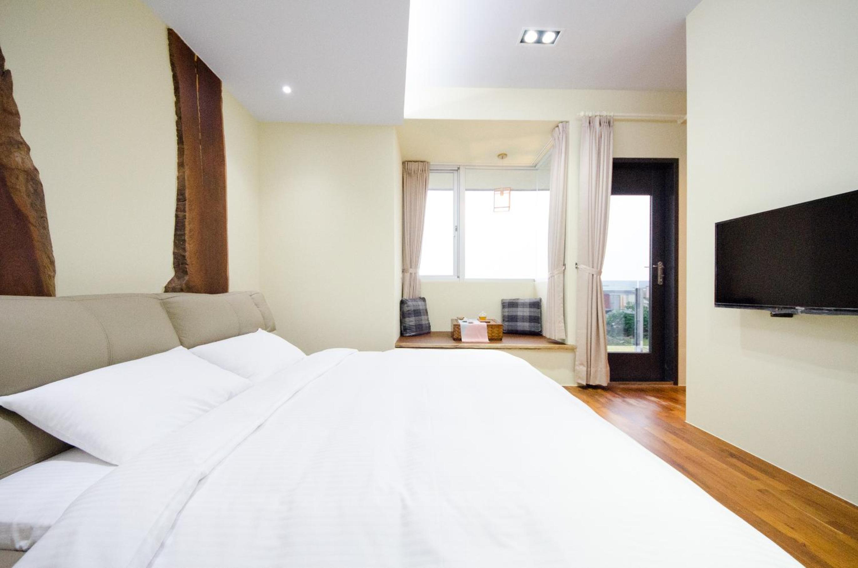 Deluxe Double Room - Photo 10