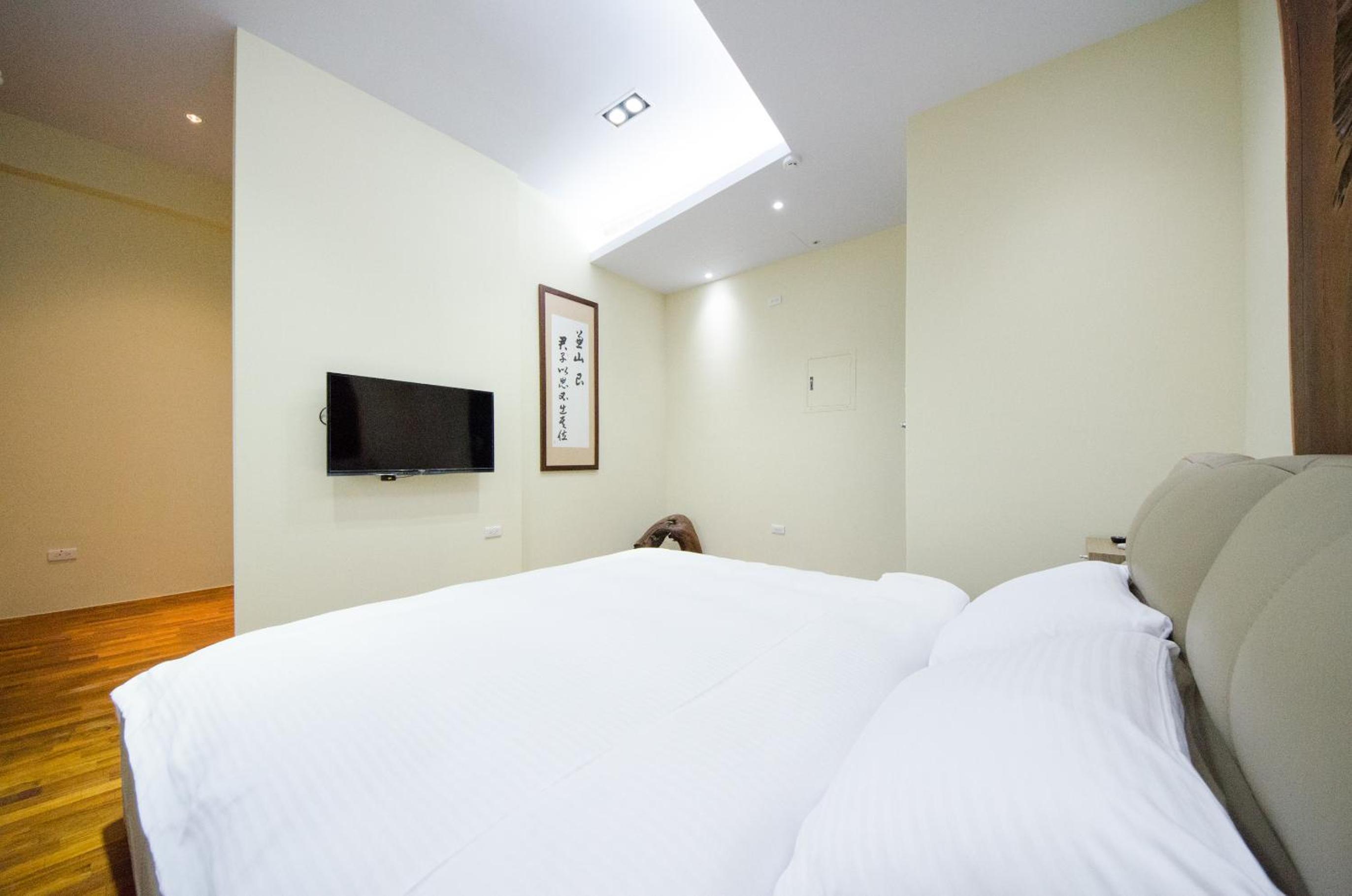 Deluxe Double Room - Photo 15