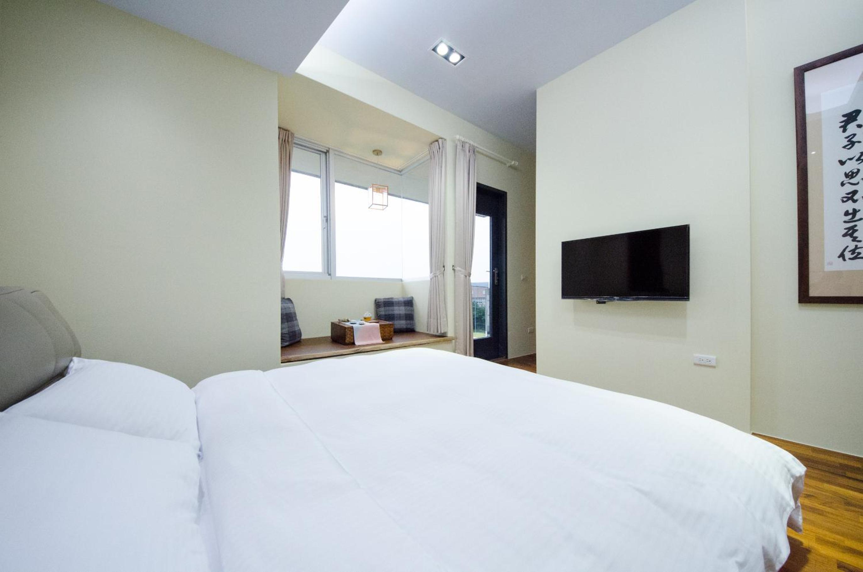 Deluxe Double Room - Photo 17