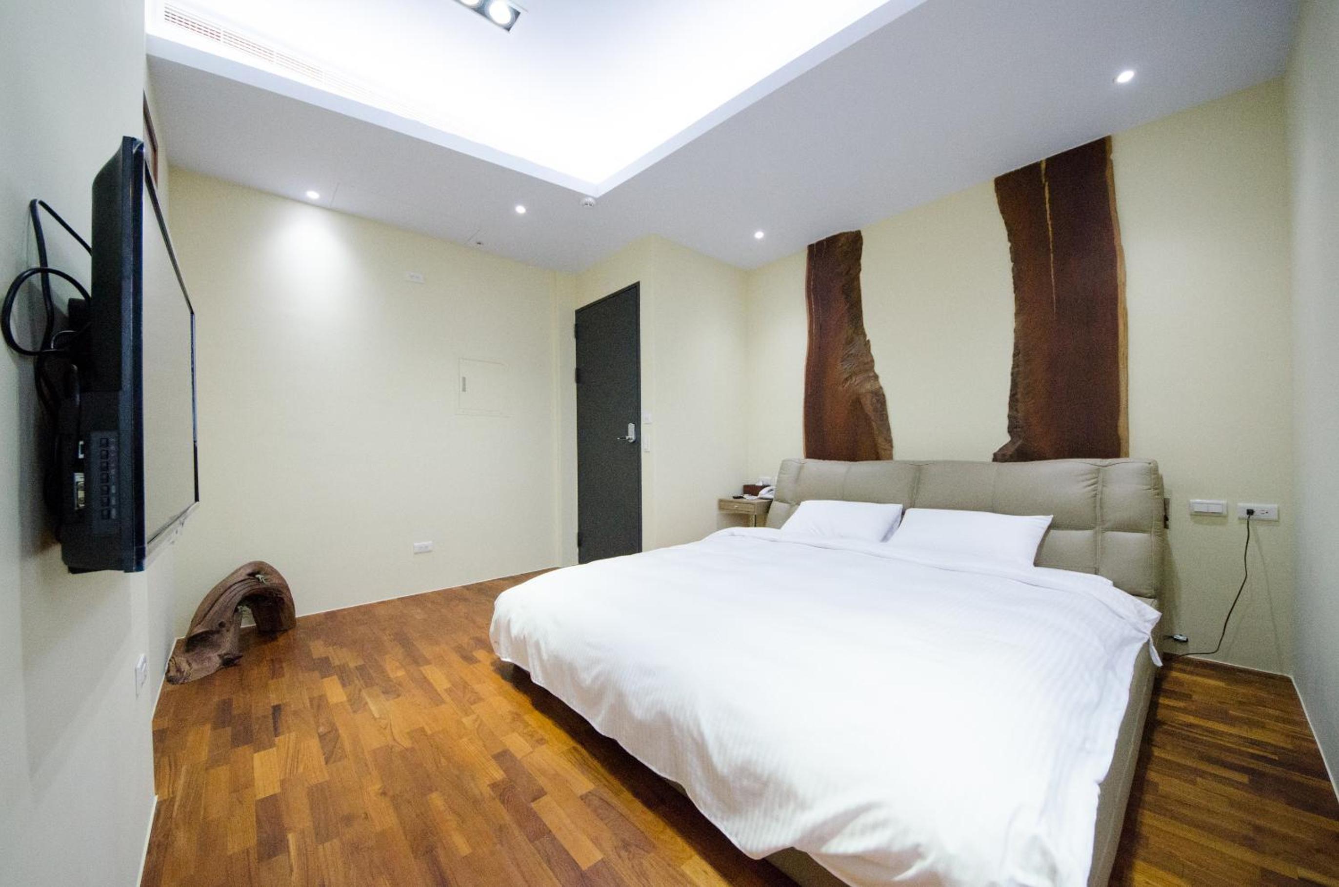 Deluxe Double Room - Photo 16