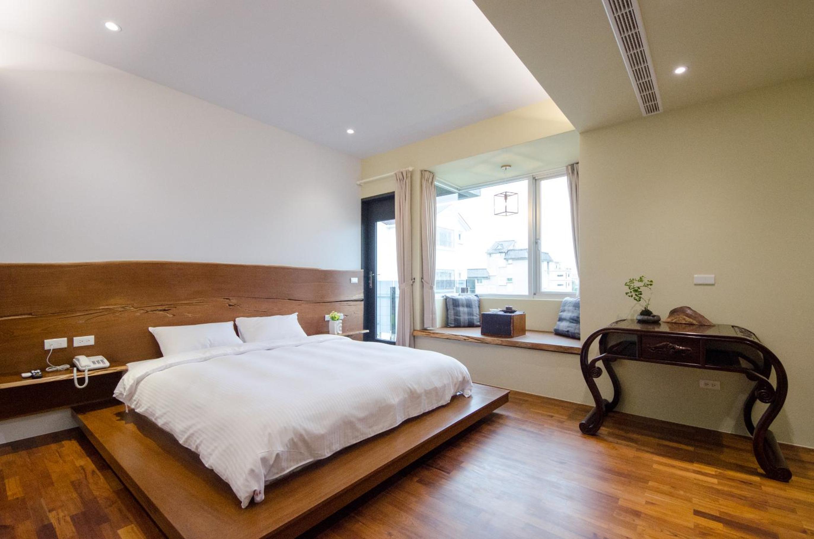 Deluxe Double Room with Balcony - Photo 26