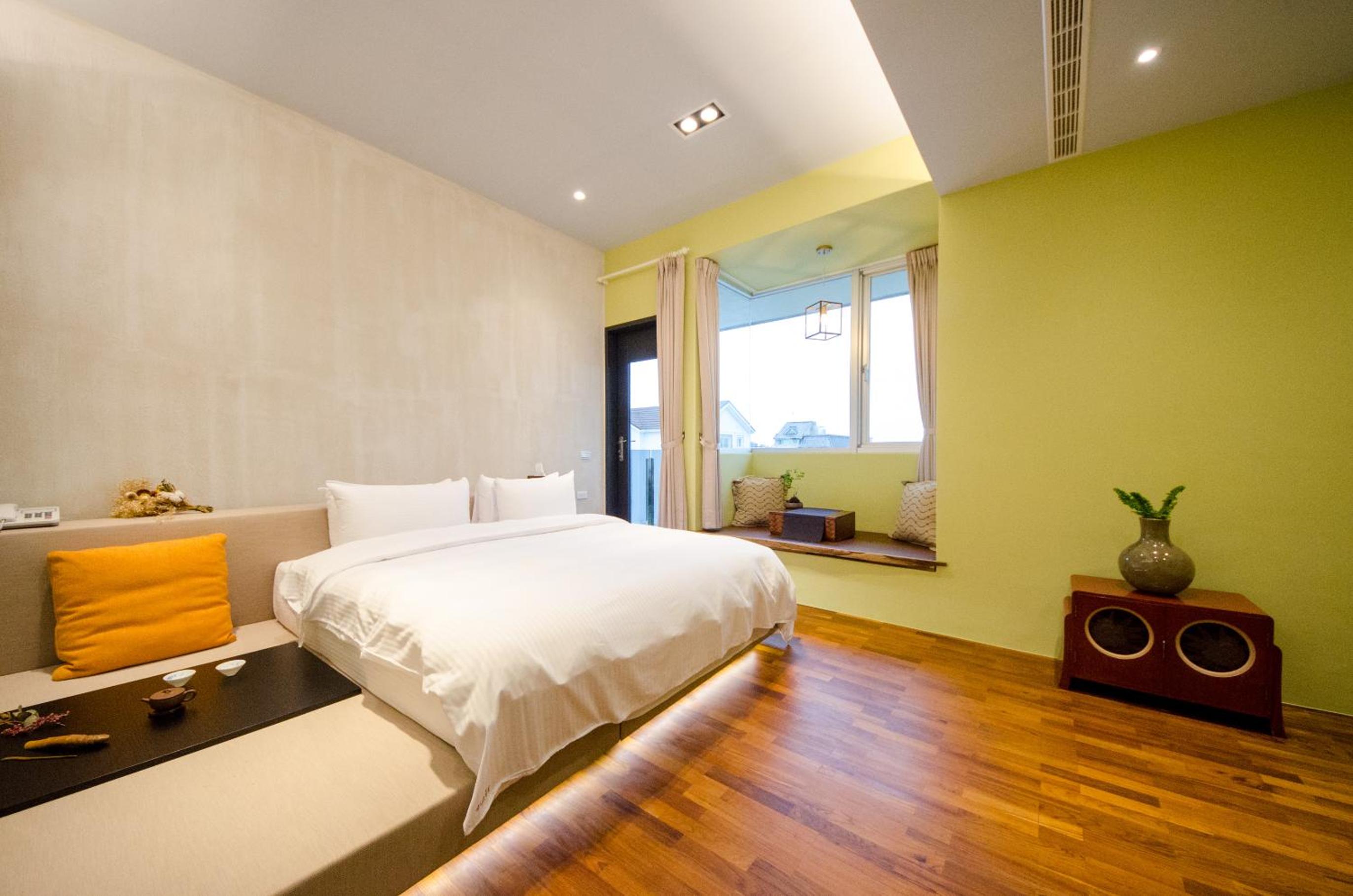 Deluxe Double Room with Balcony - Photo 2