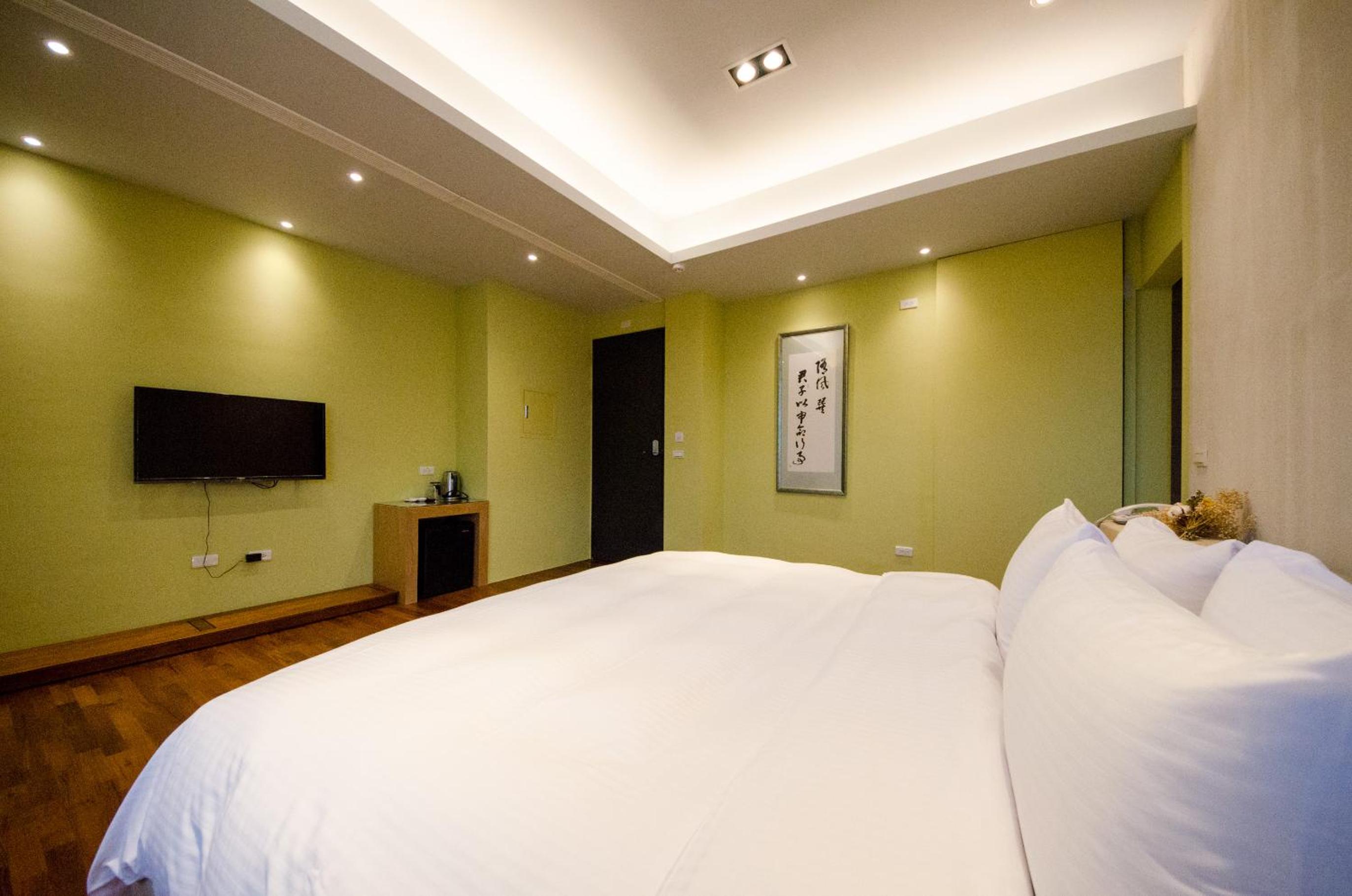 Deluxe Double Room with Balcony - Photo 35