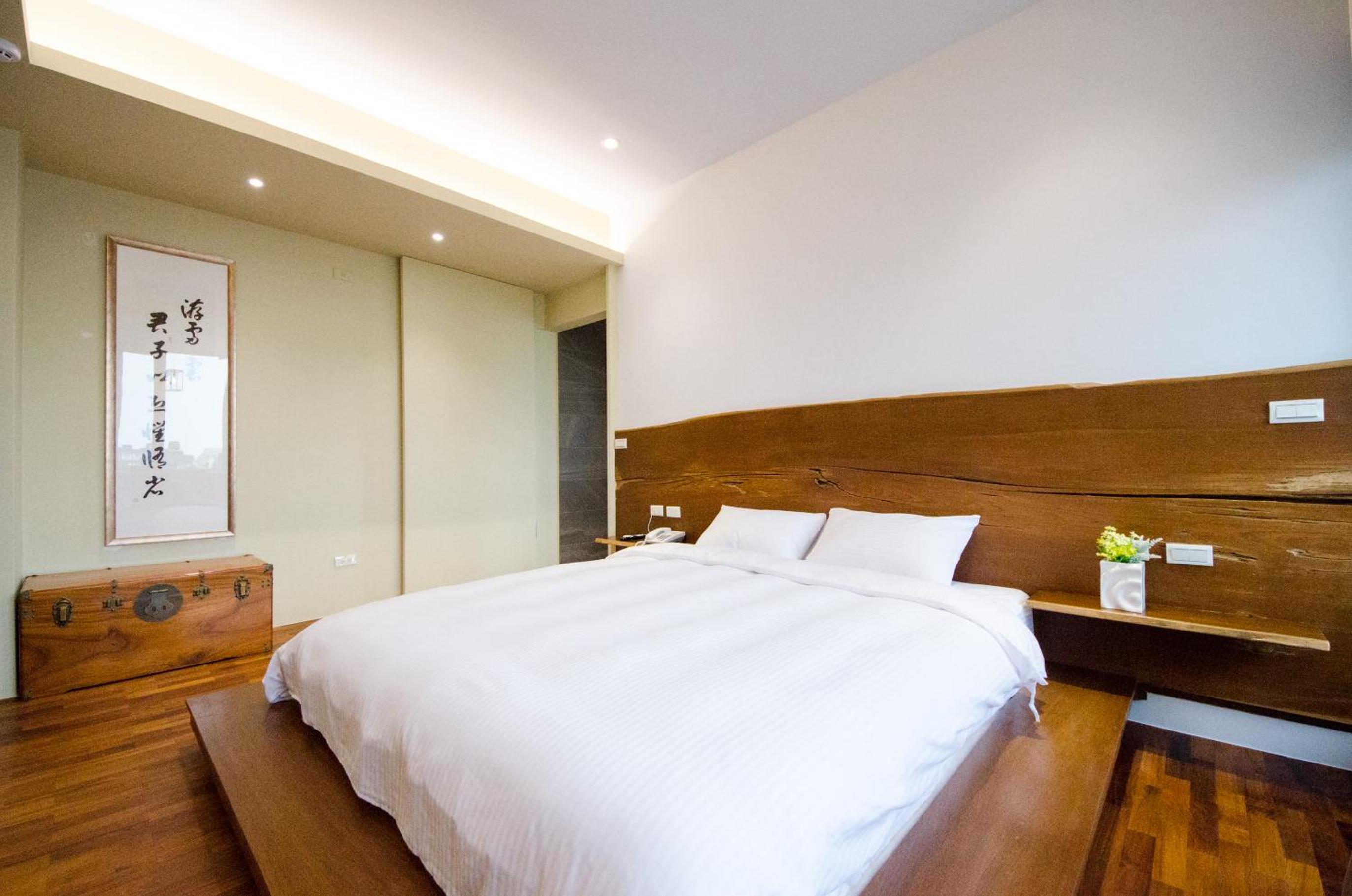 Deluxe Double Room with Balcony - Photo 27