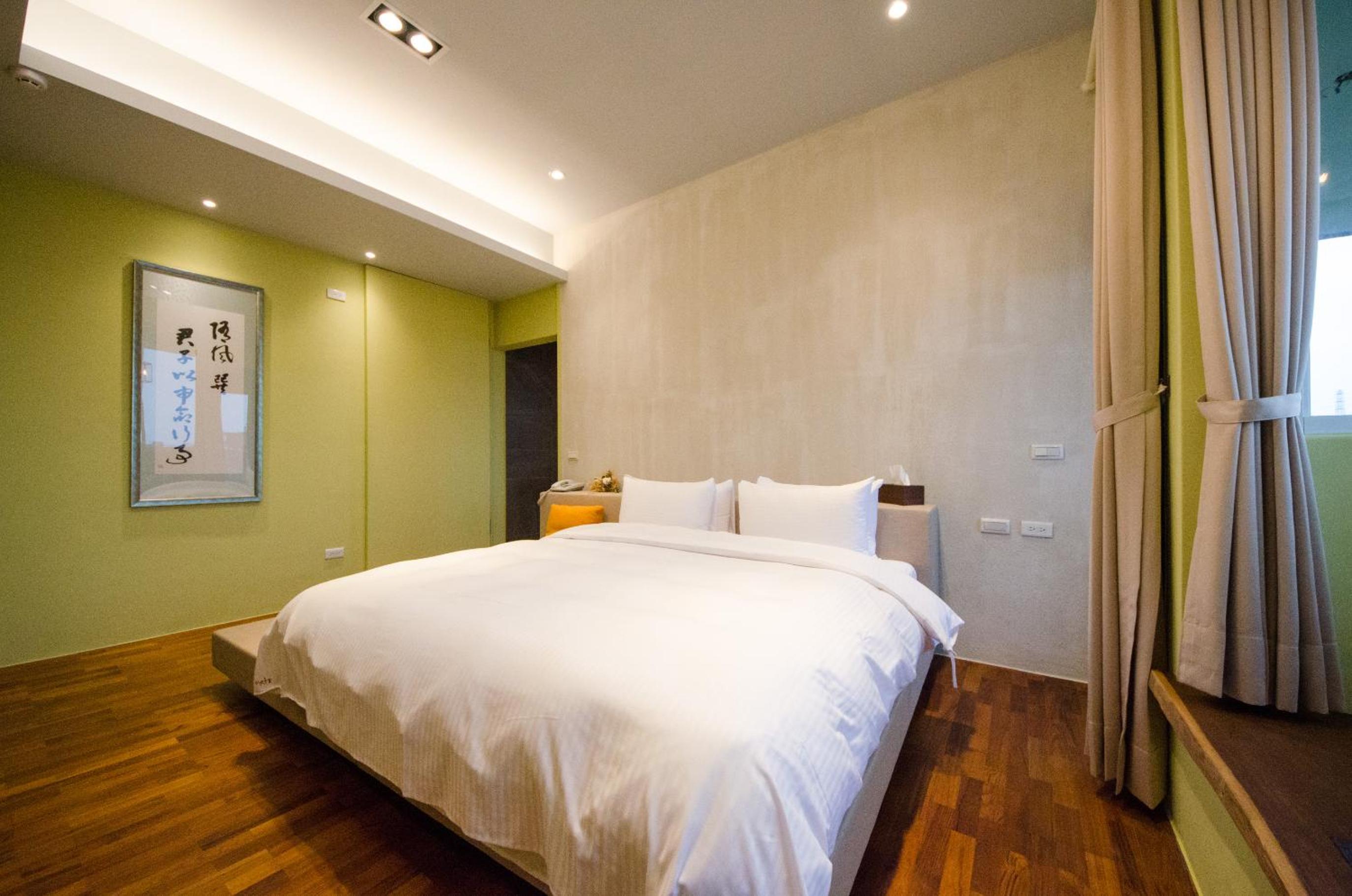 Deluxe Double Room with Balcony - Photo 31