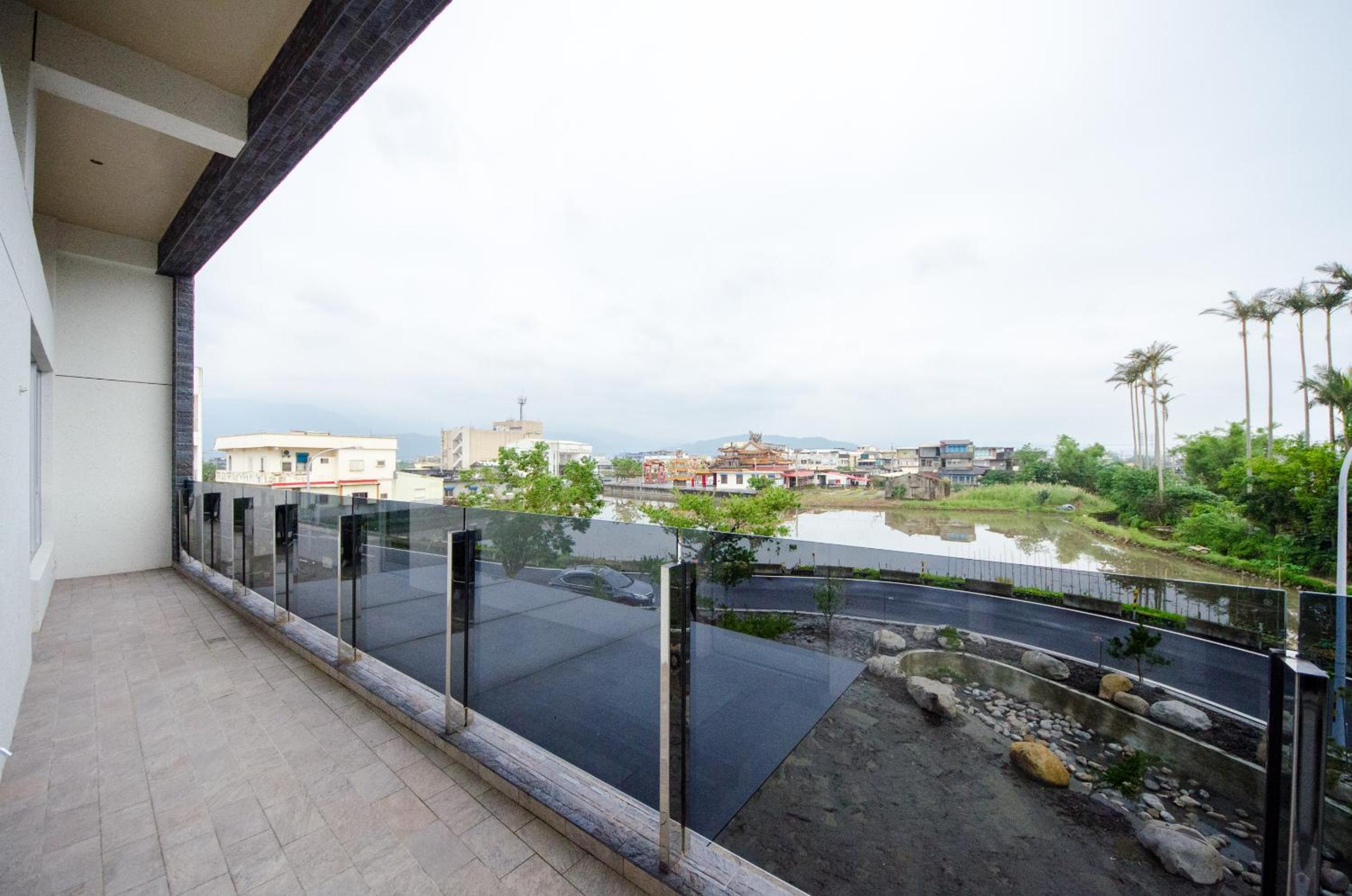 Deluxe Double Room with Balcony - Photo 22
