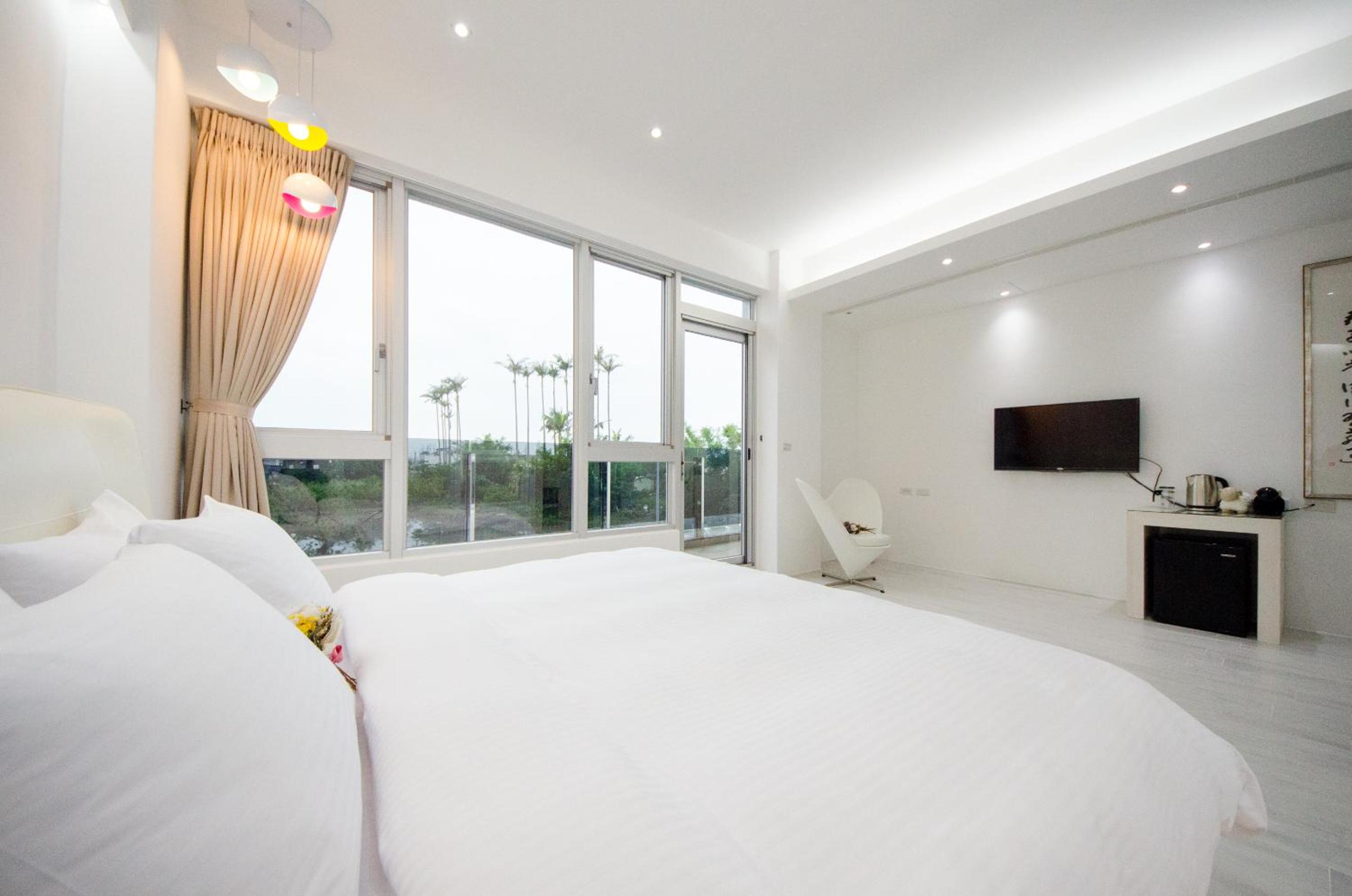 Deluxe Double Room with Balcony - Photo 36