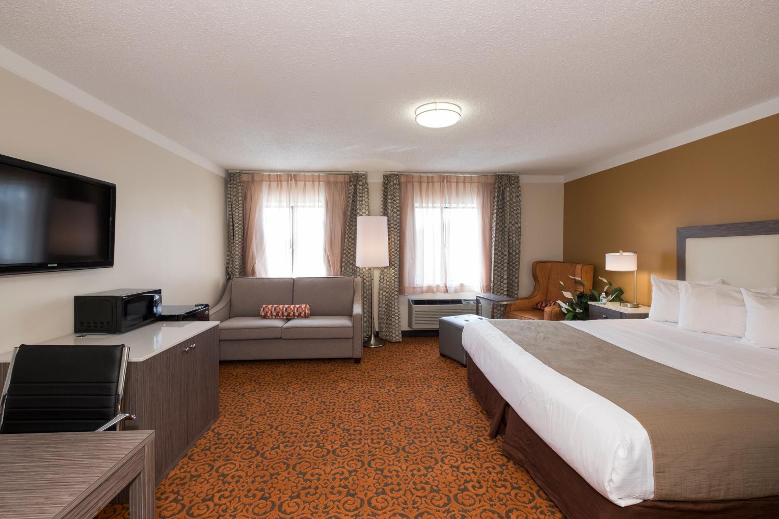 King Room with Jacuzzi Tub - Photo 3