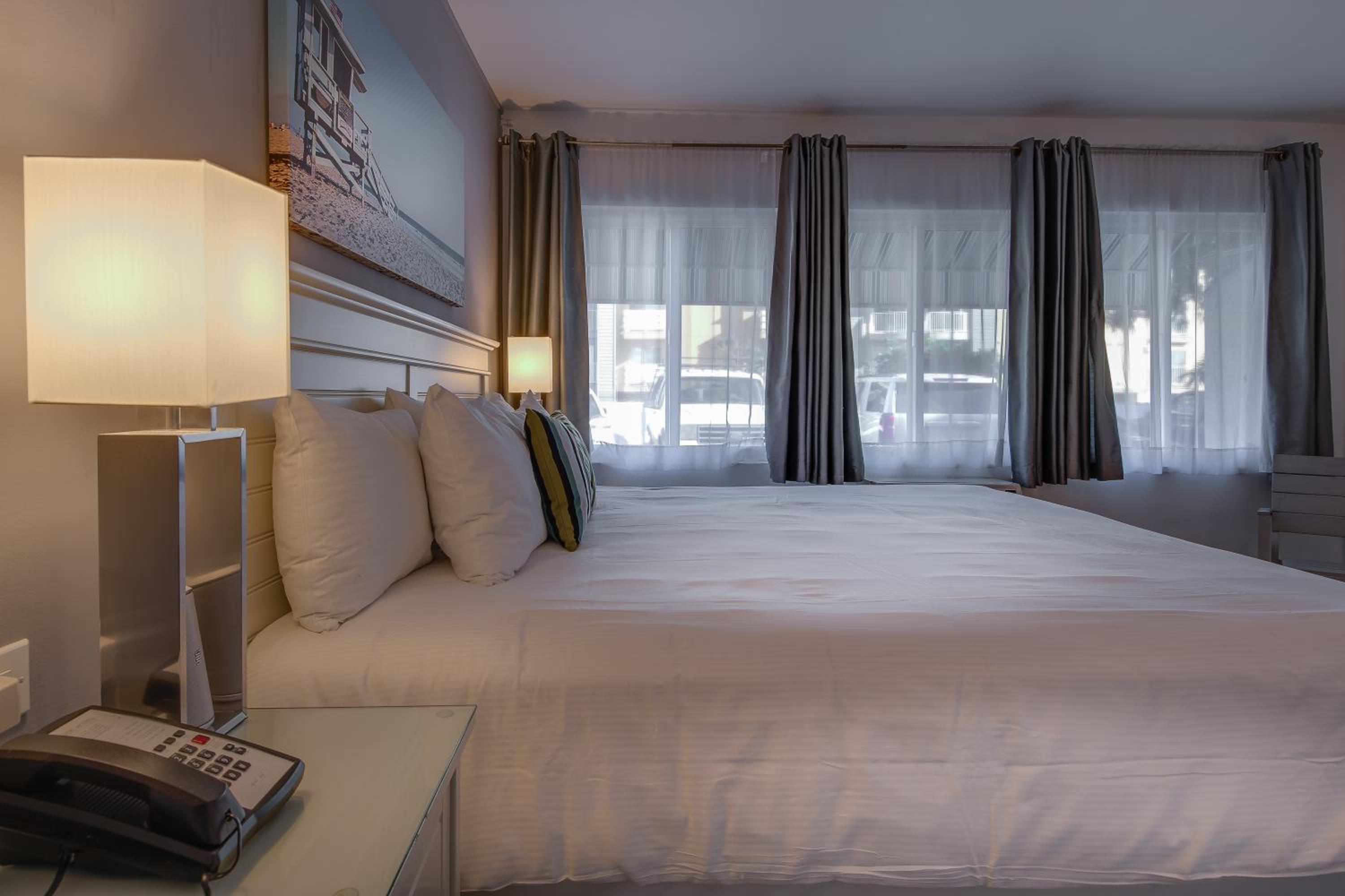 King Room with Garden View thumbnail 6