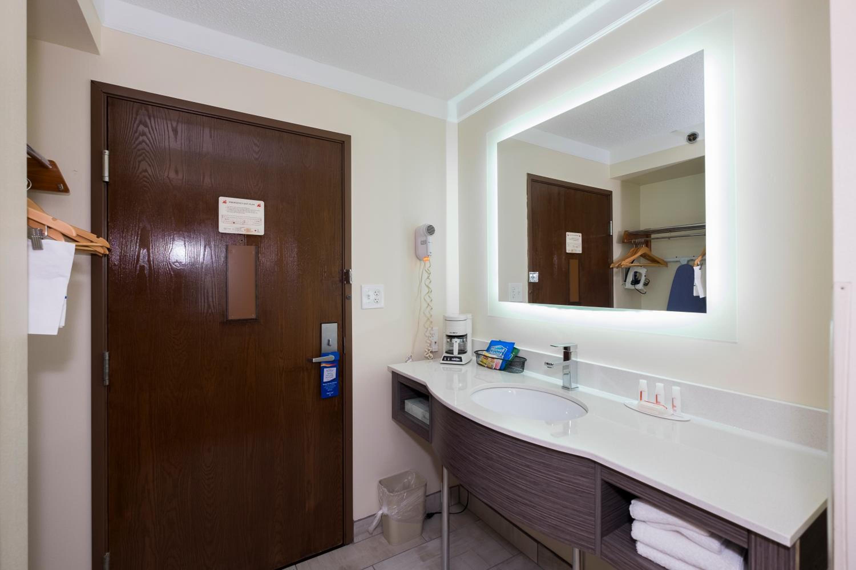 King Room - Mobility Access/Non-Smoking - Photo 2