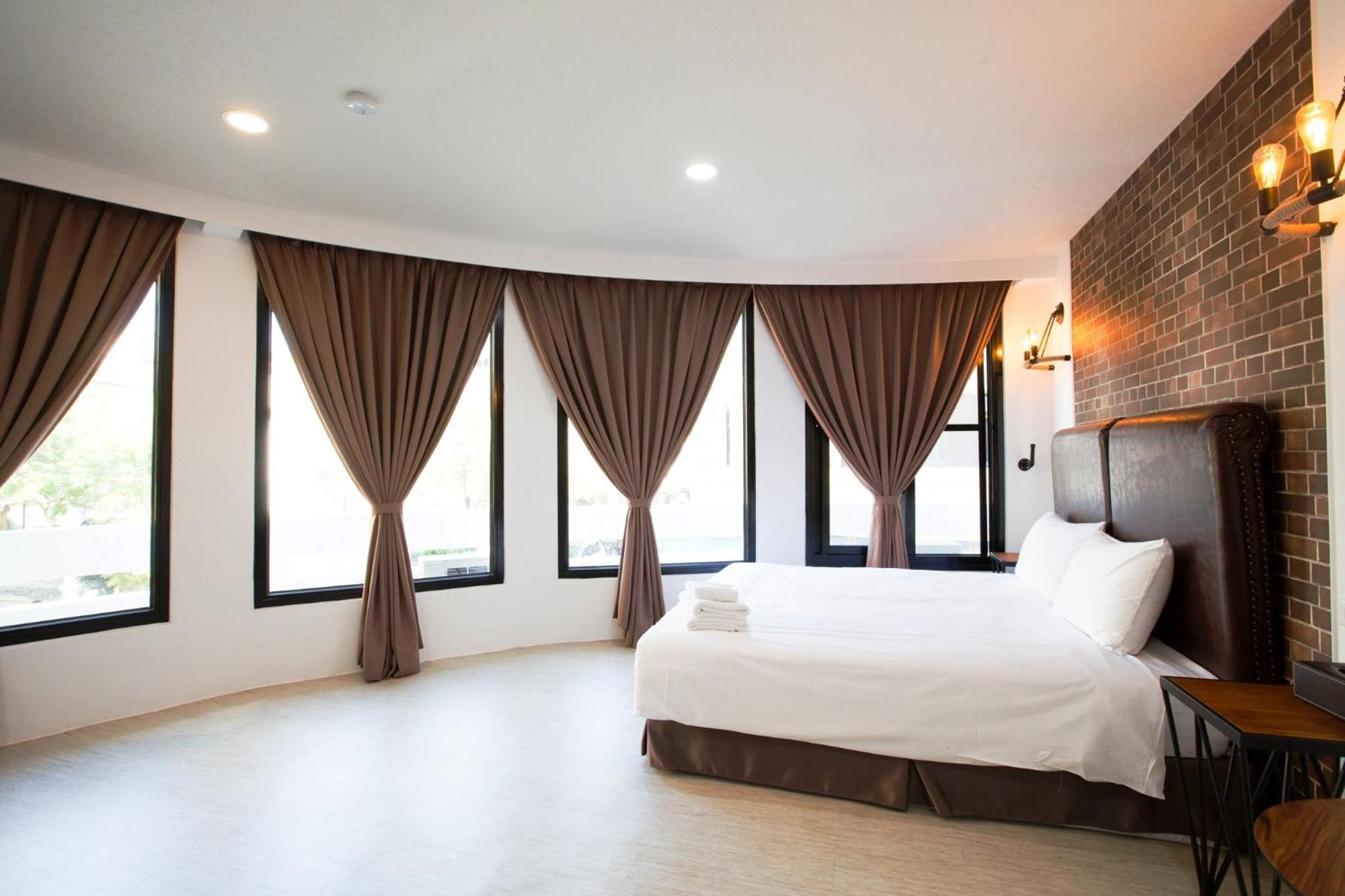 Deluxe Double Room with Bath photo 2