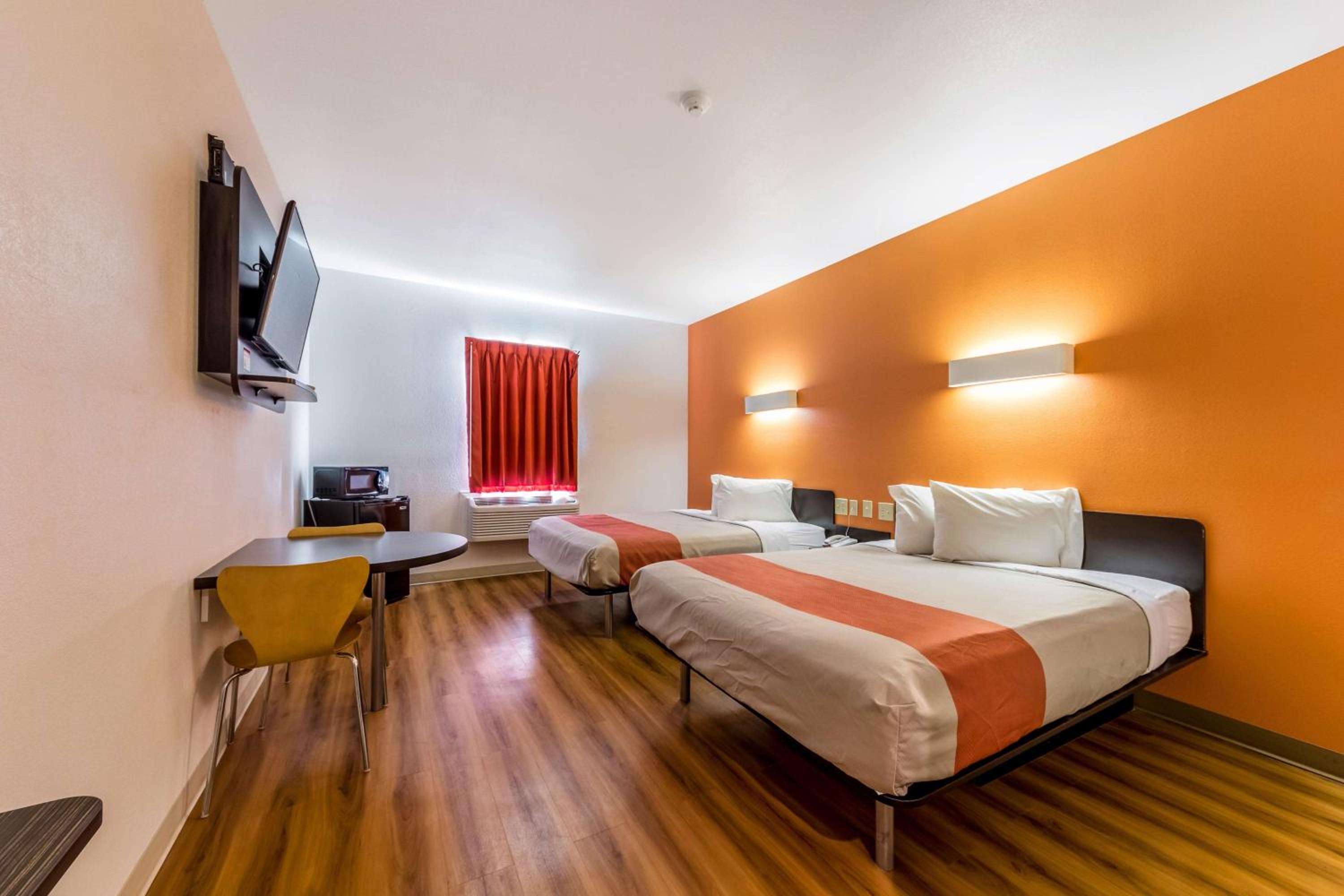 Queen Room with Two Queen Beds - Non-Smoking photo 1