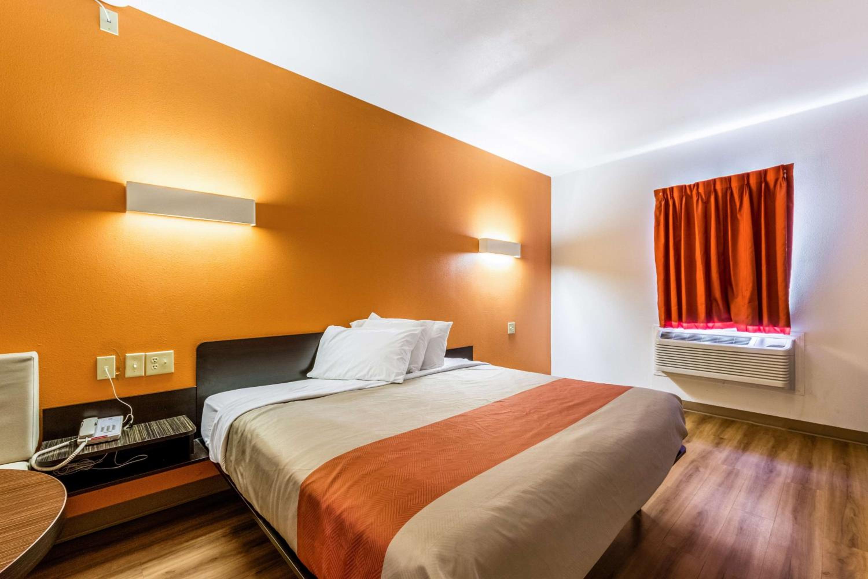 King Room - Disability Access - Non-Smoking photo 3