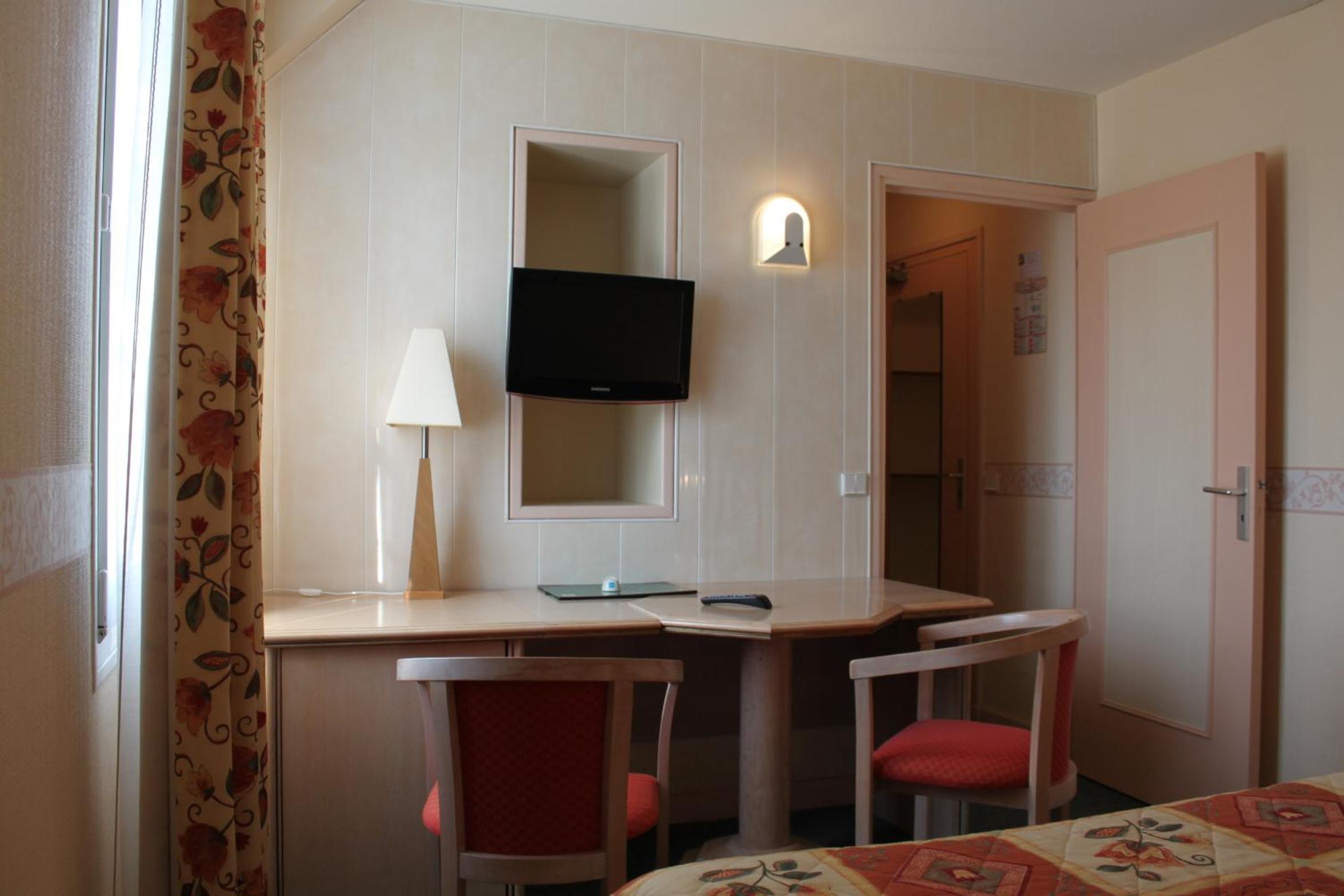 Double Room with Shower - Photo 2