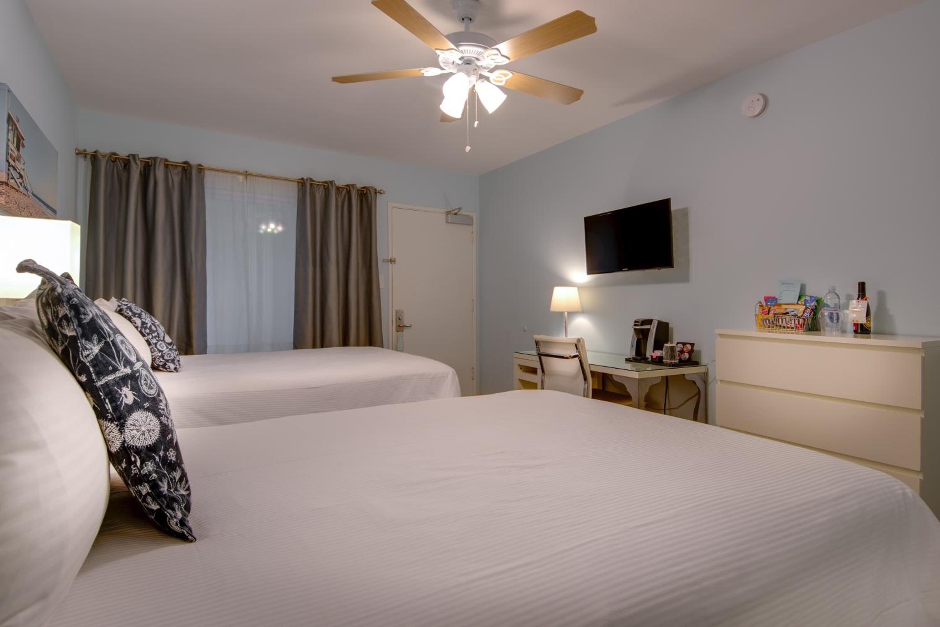 Double Room with Garden View thumbnail 6