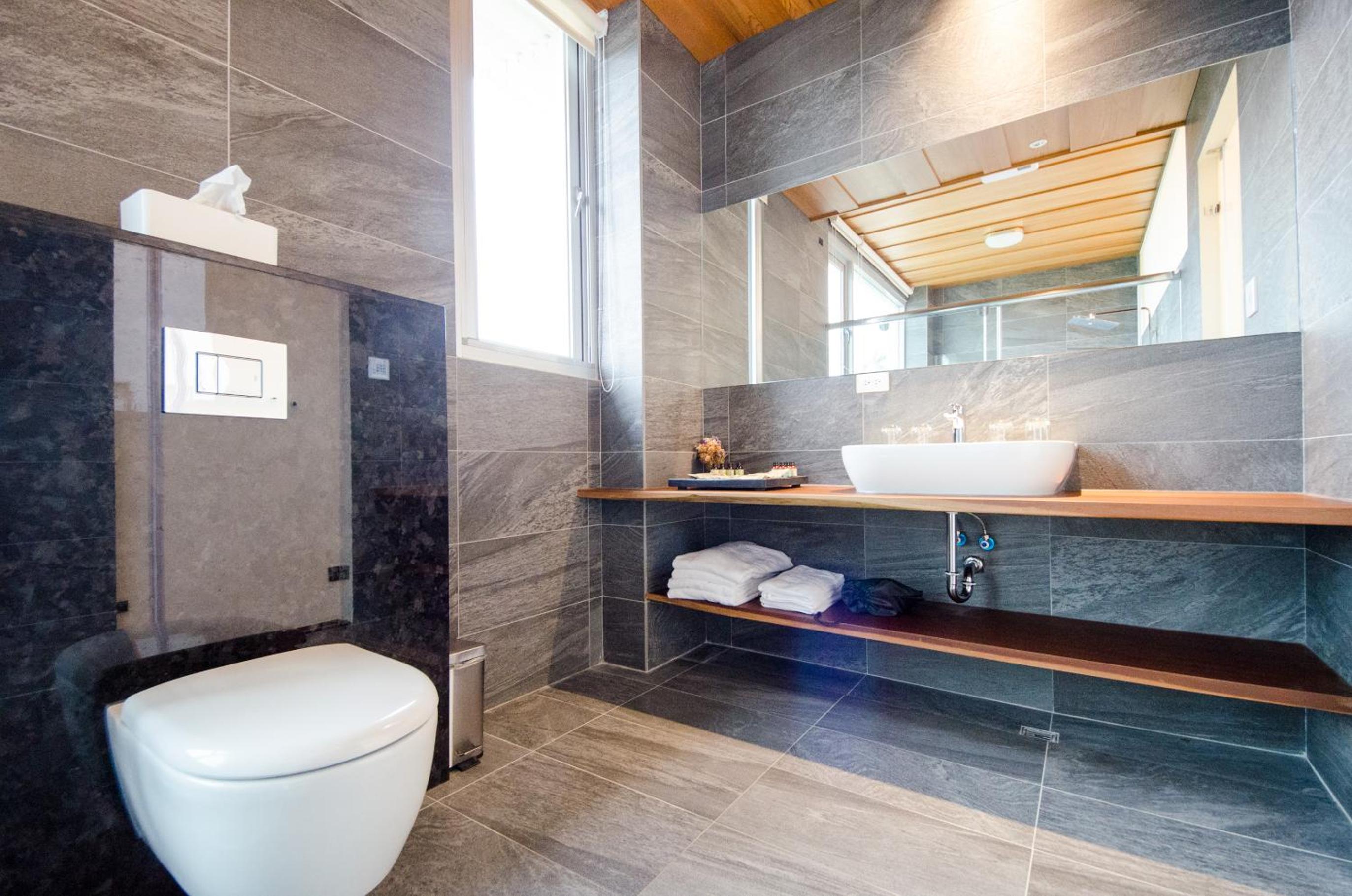 Premium Quadruple Room - Photo 13