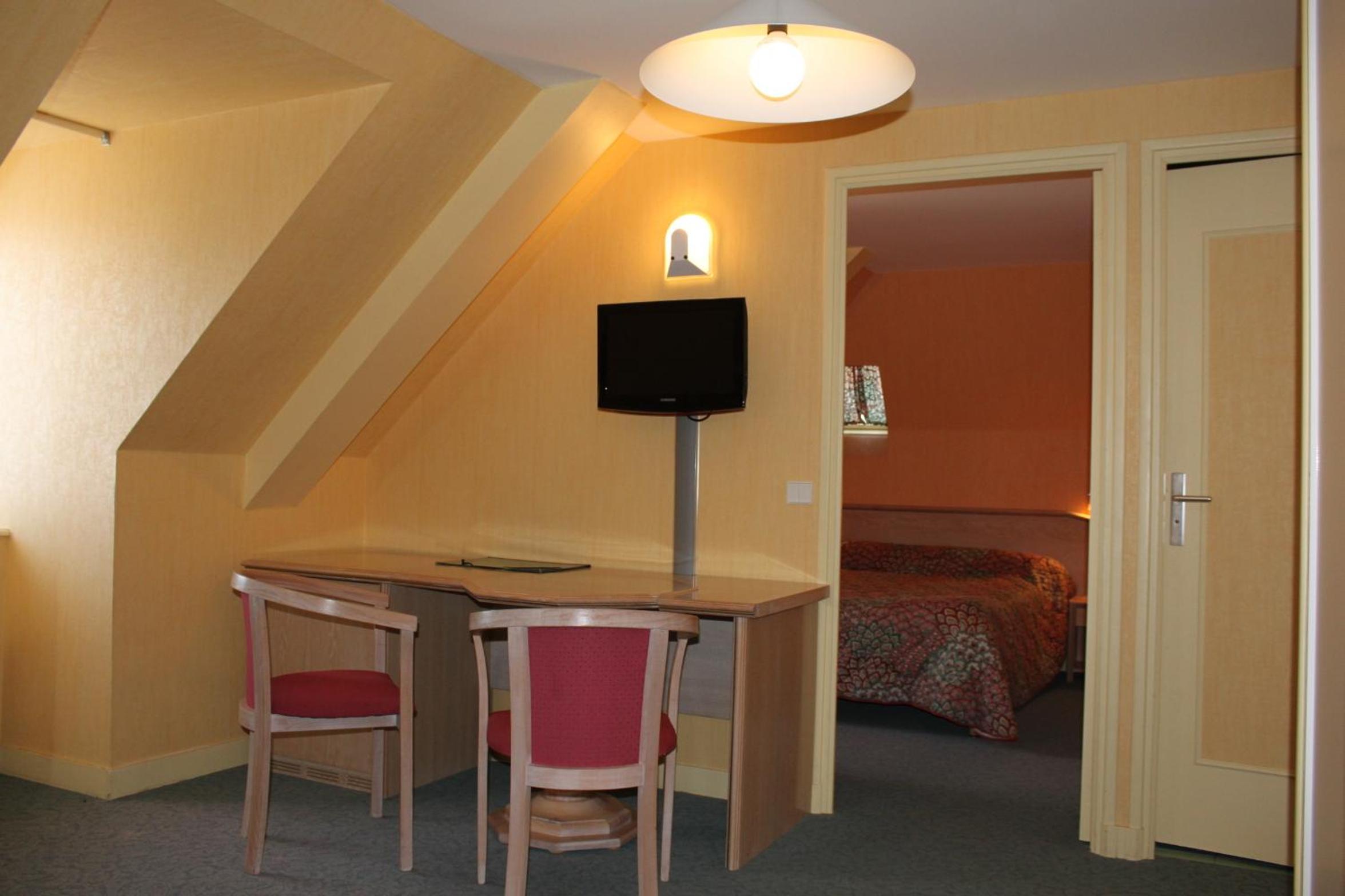 Standard Suite - Photo 1