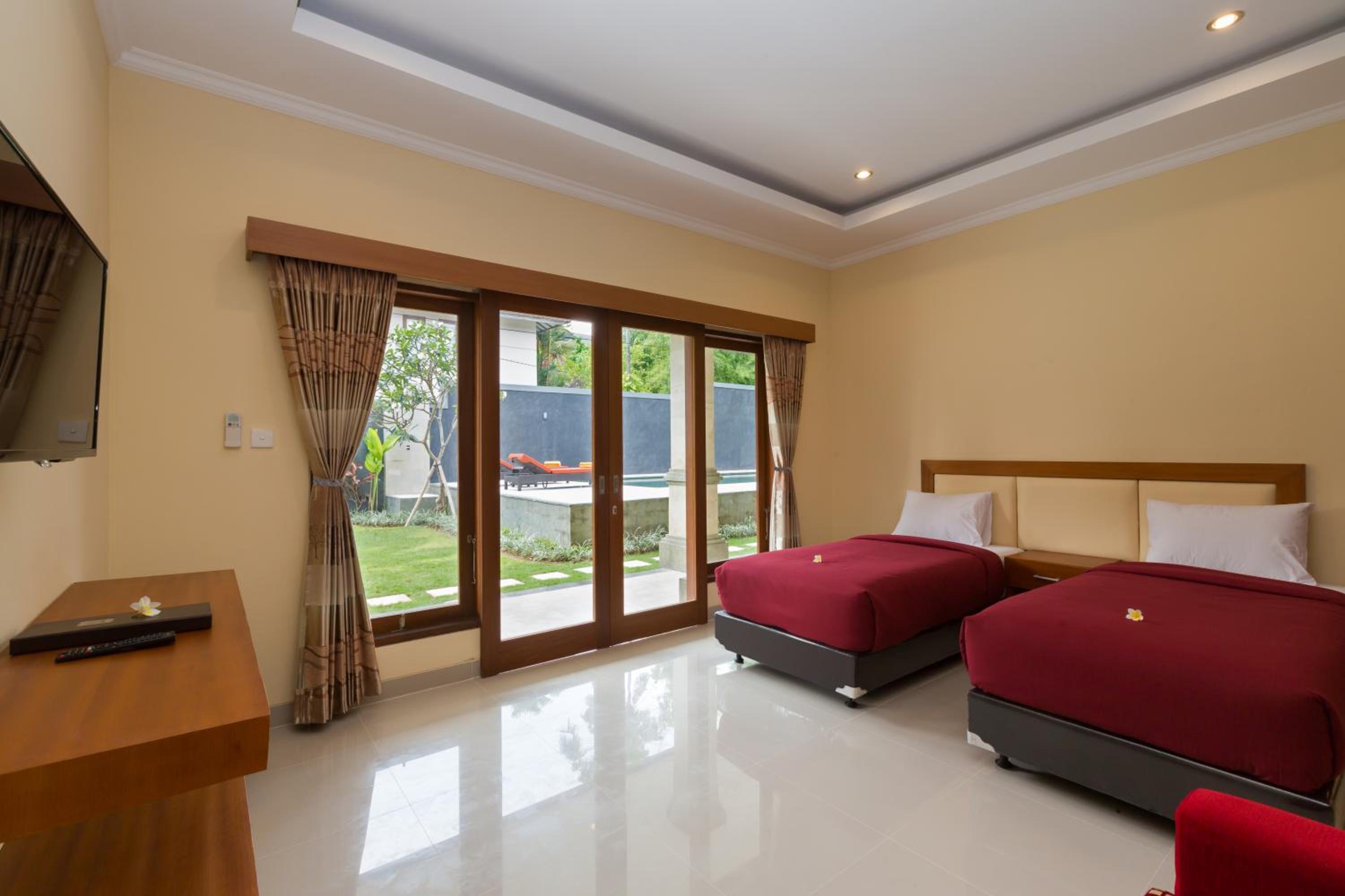 Suite with Pool View