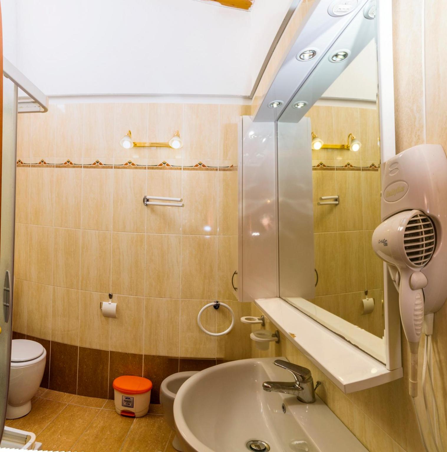 Two-Bedroom Apartment - Split Level - Photo 8