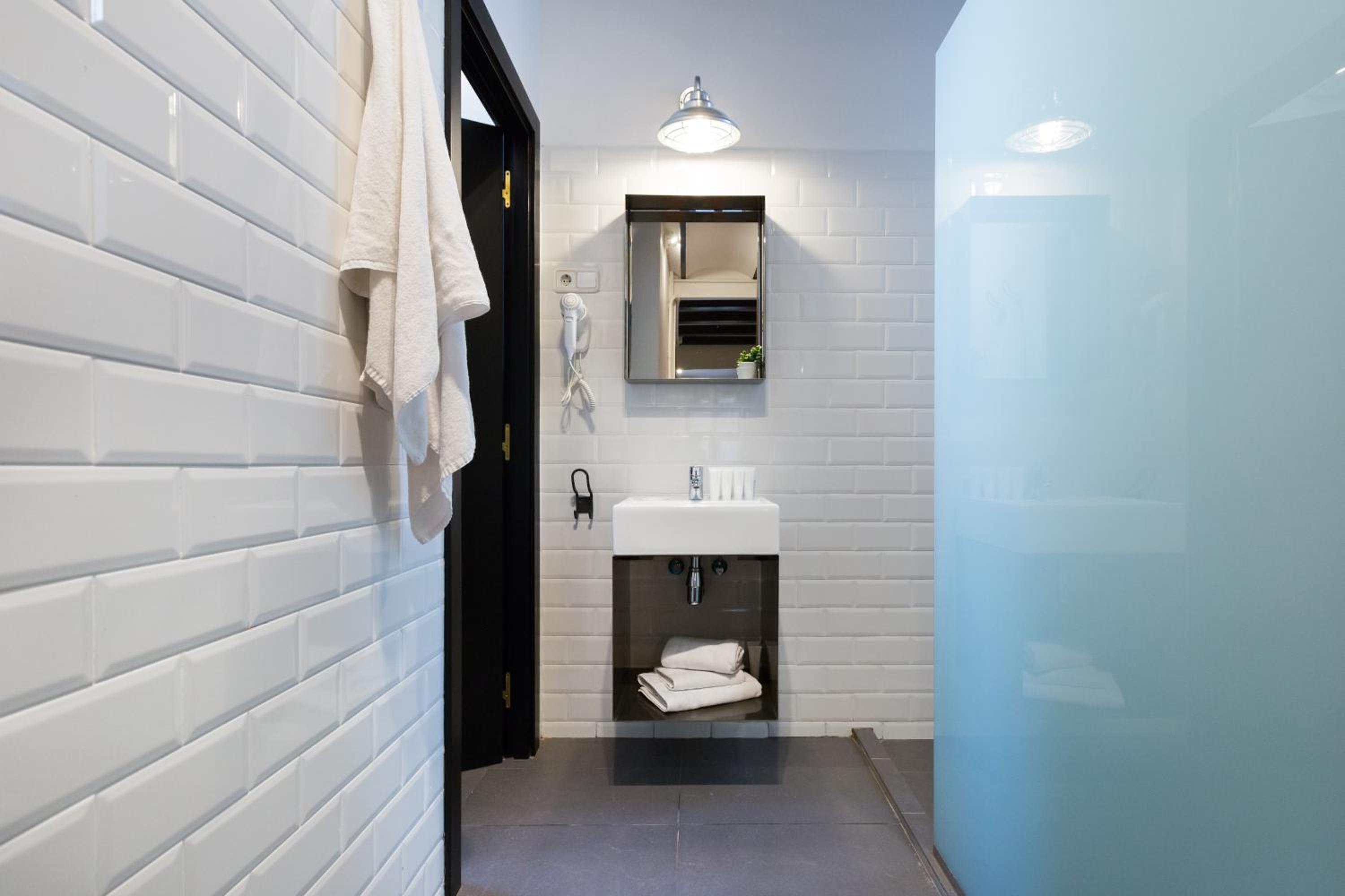One-Bedroom Apartment (1-4 Adults) photo 2