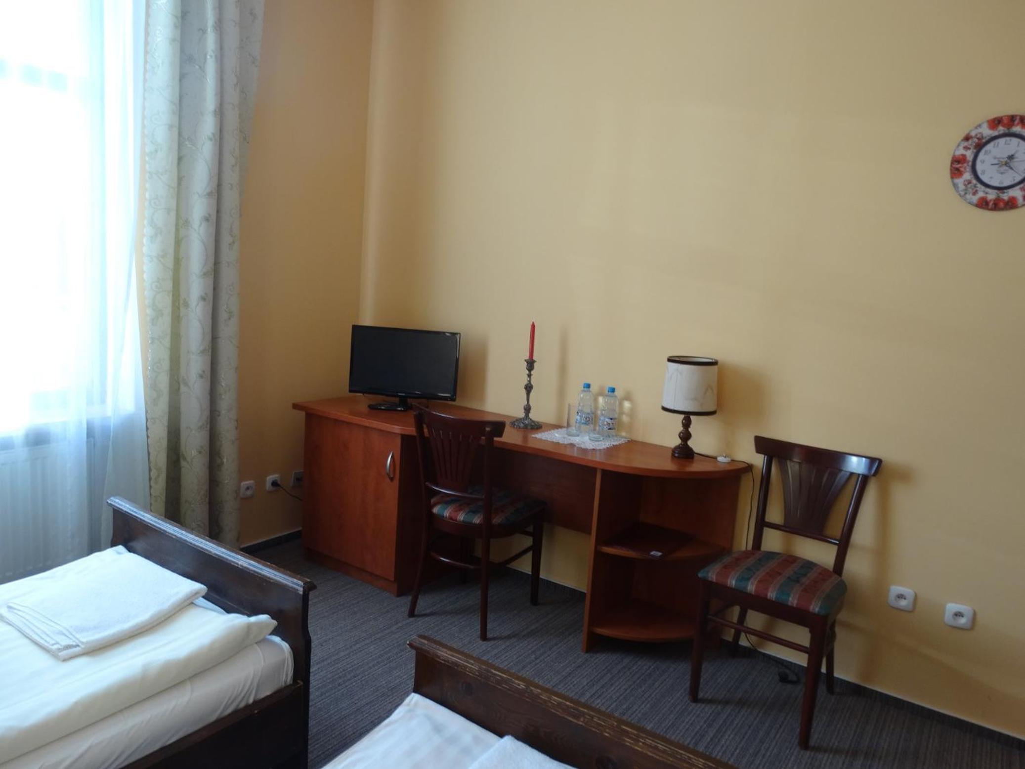 Double Room with Private Bathroom photo 3