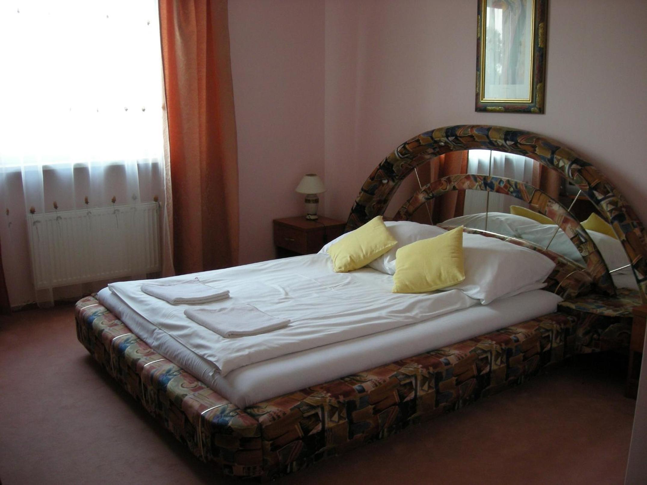 Standard Queen Room photo 1