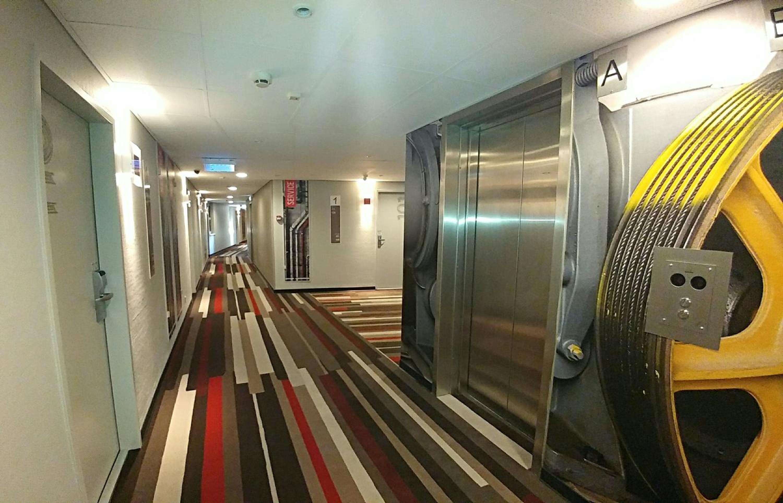 Standard Twin Room - Photo 3