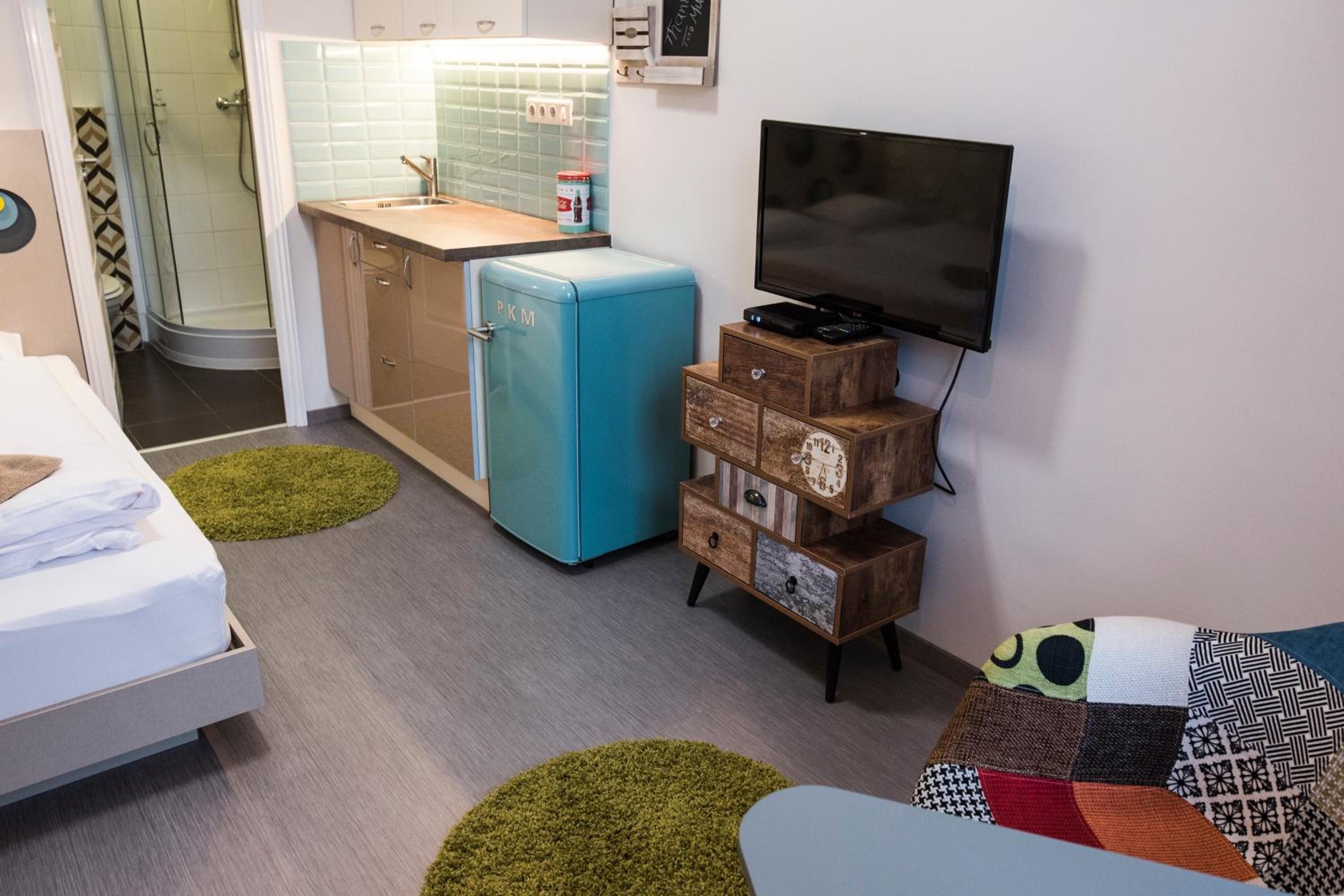 Studio Apartment thumbnail 5
