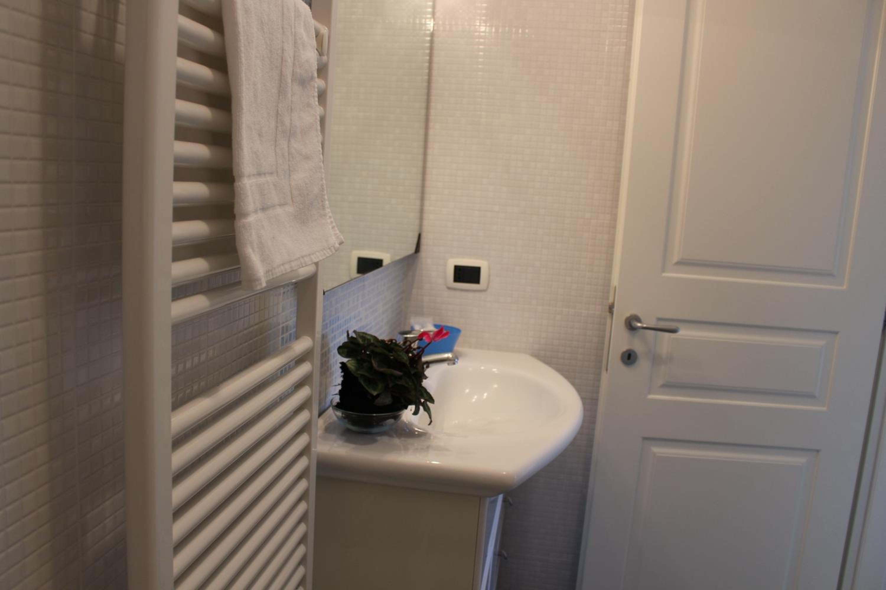 Two-Bedroom Apartment - Photo 4