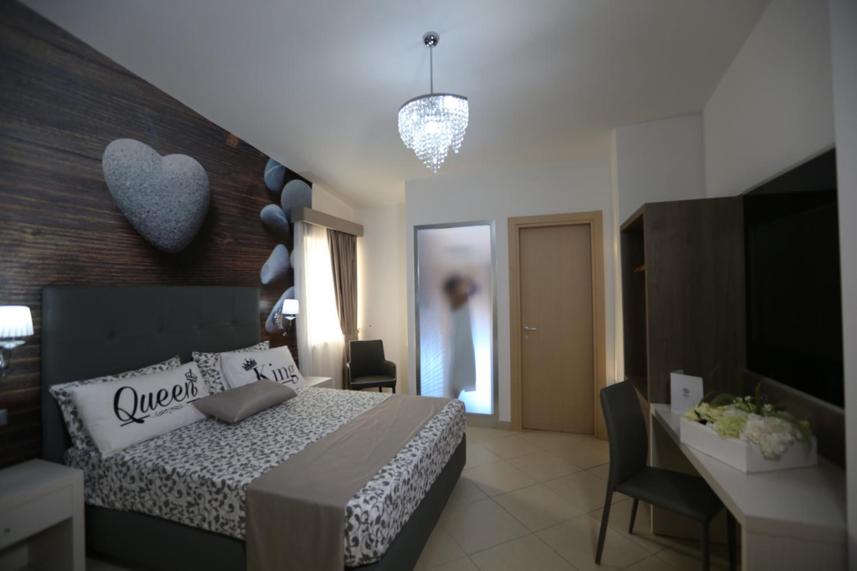 Junior Suite with Shower - Photo 6