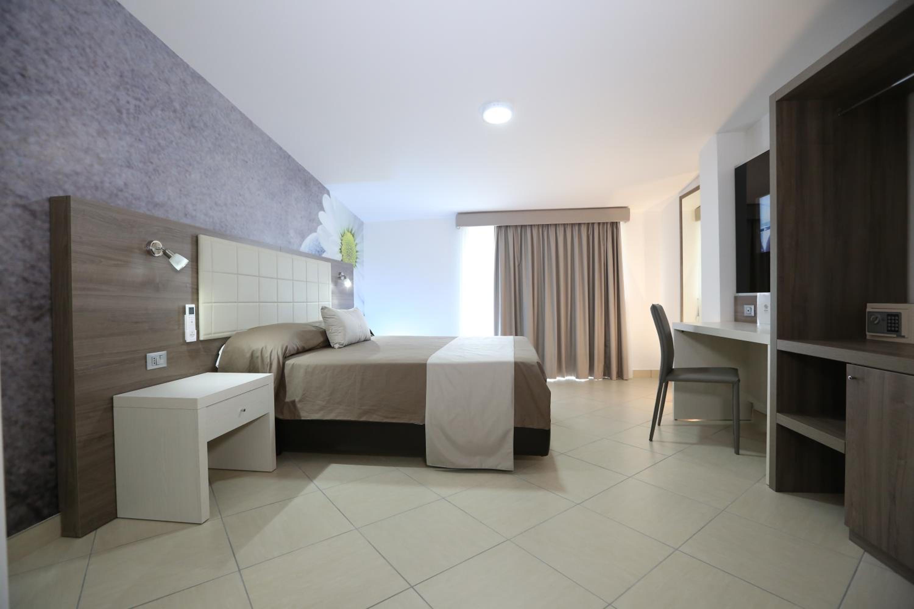 Triple Room with Balcony - Photo 1