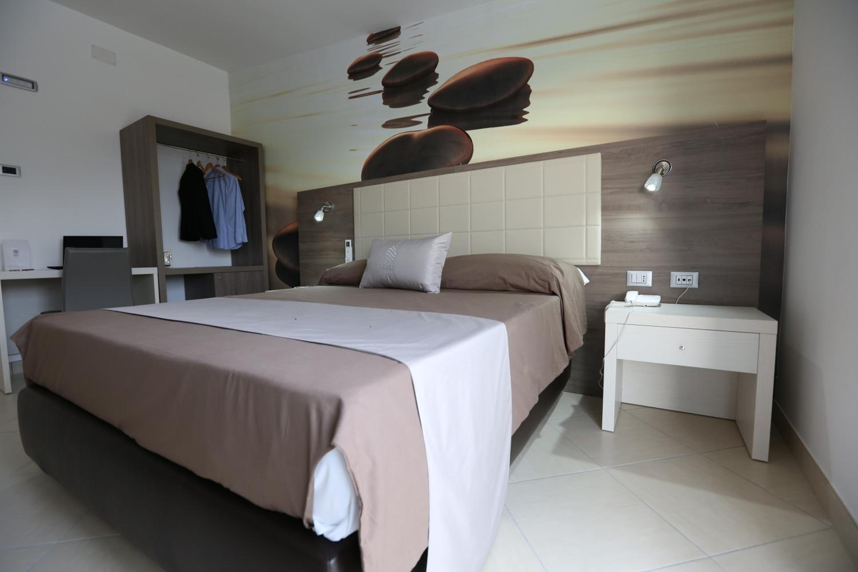 Triple Room with Balcony - Photo 5
