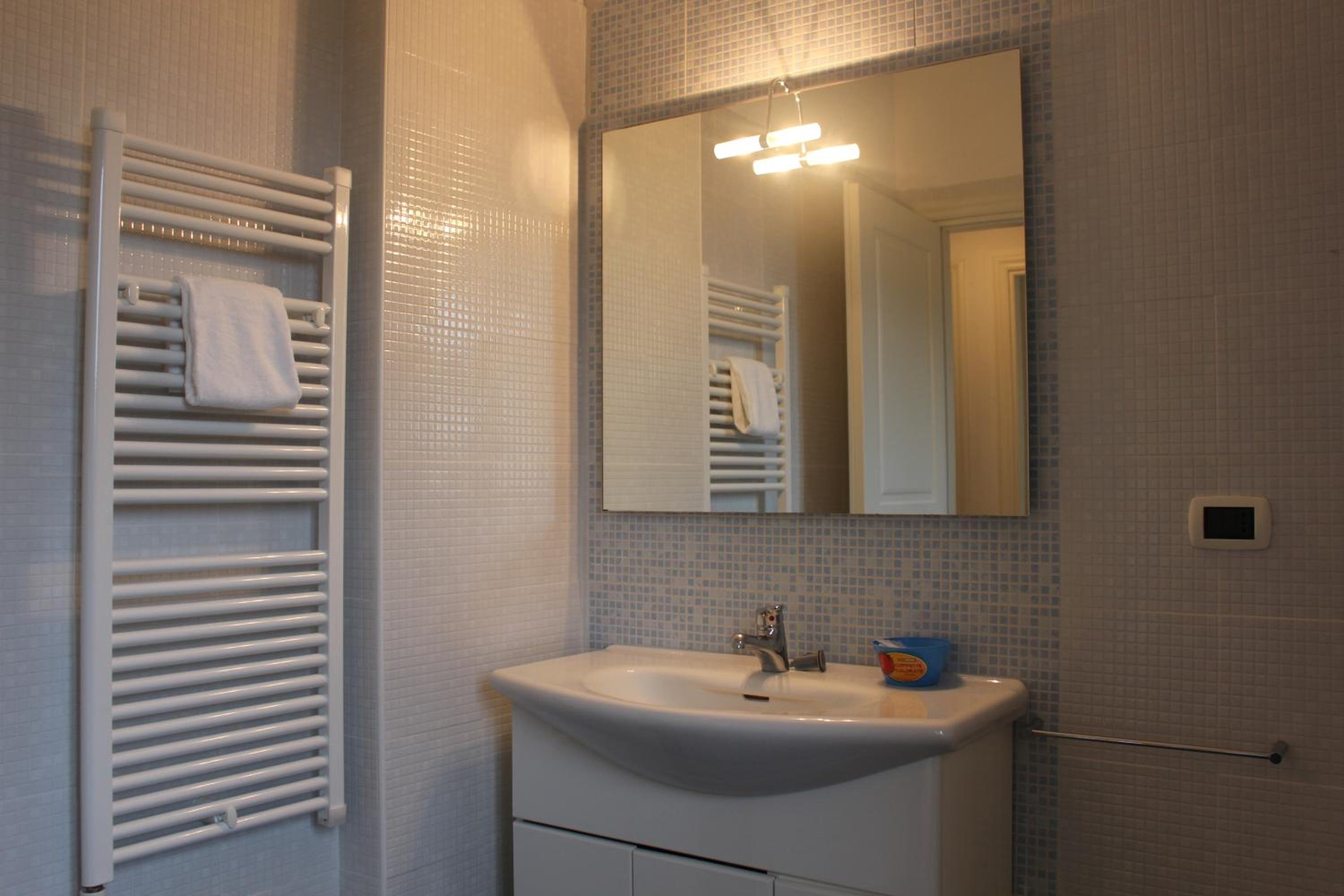 Two-Bedroom Apartment - Photo 15