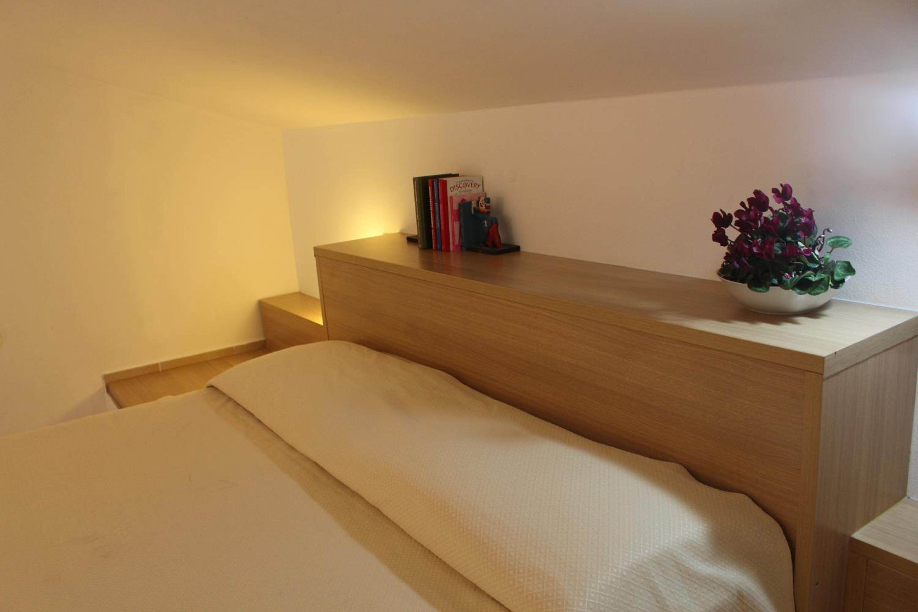 One-Bedroom Apartment - Split Level - Photo 2