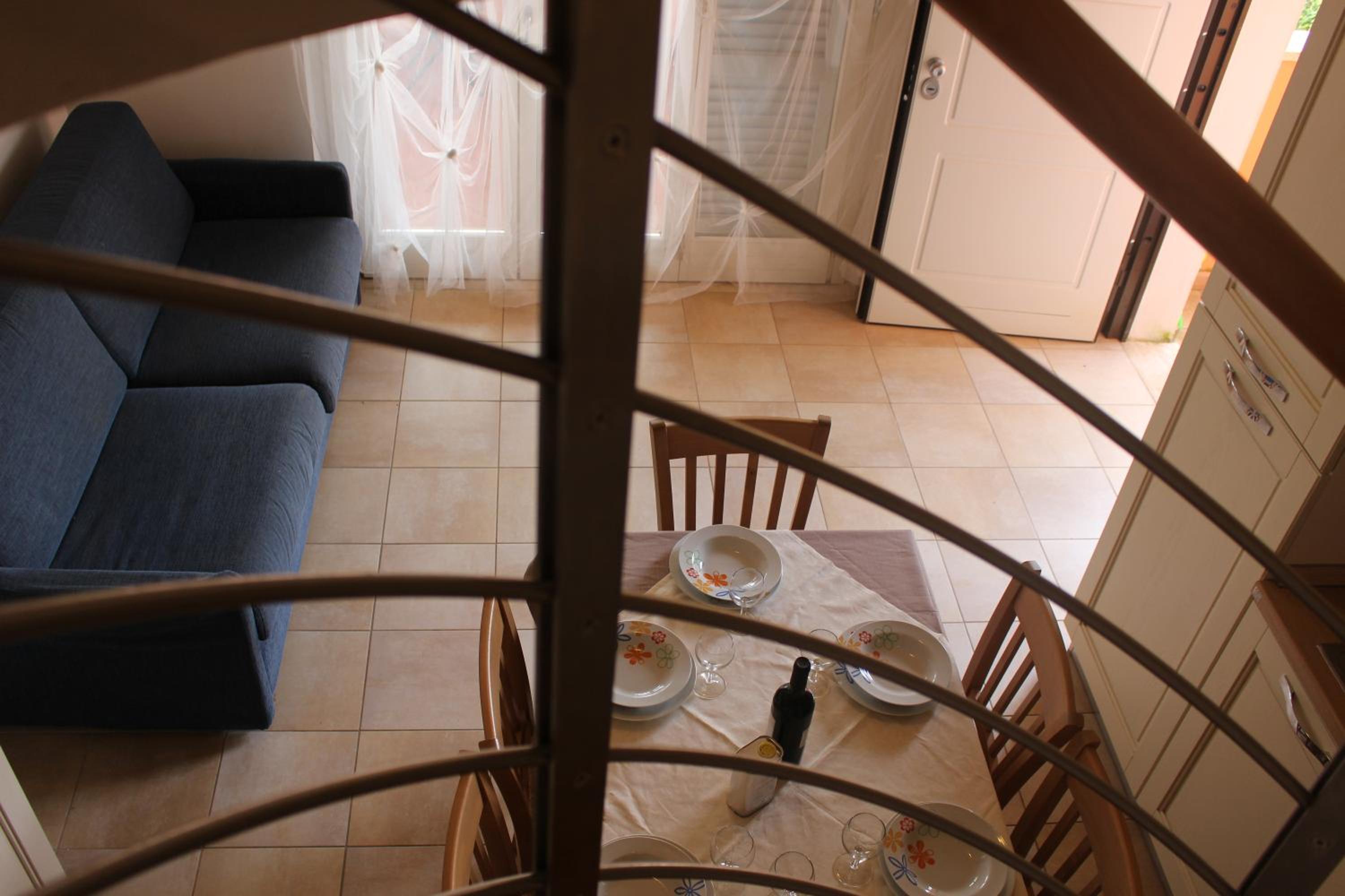 One-Bedroom Apartment - Split Level - Photo 4