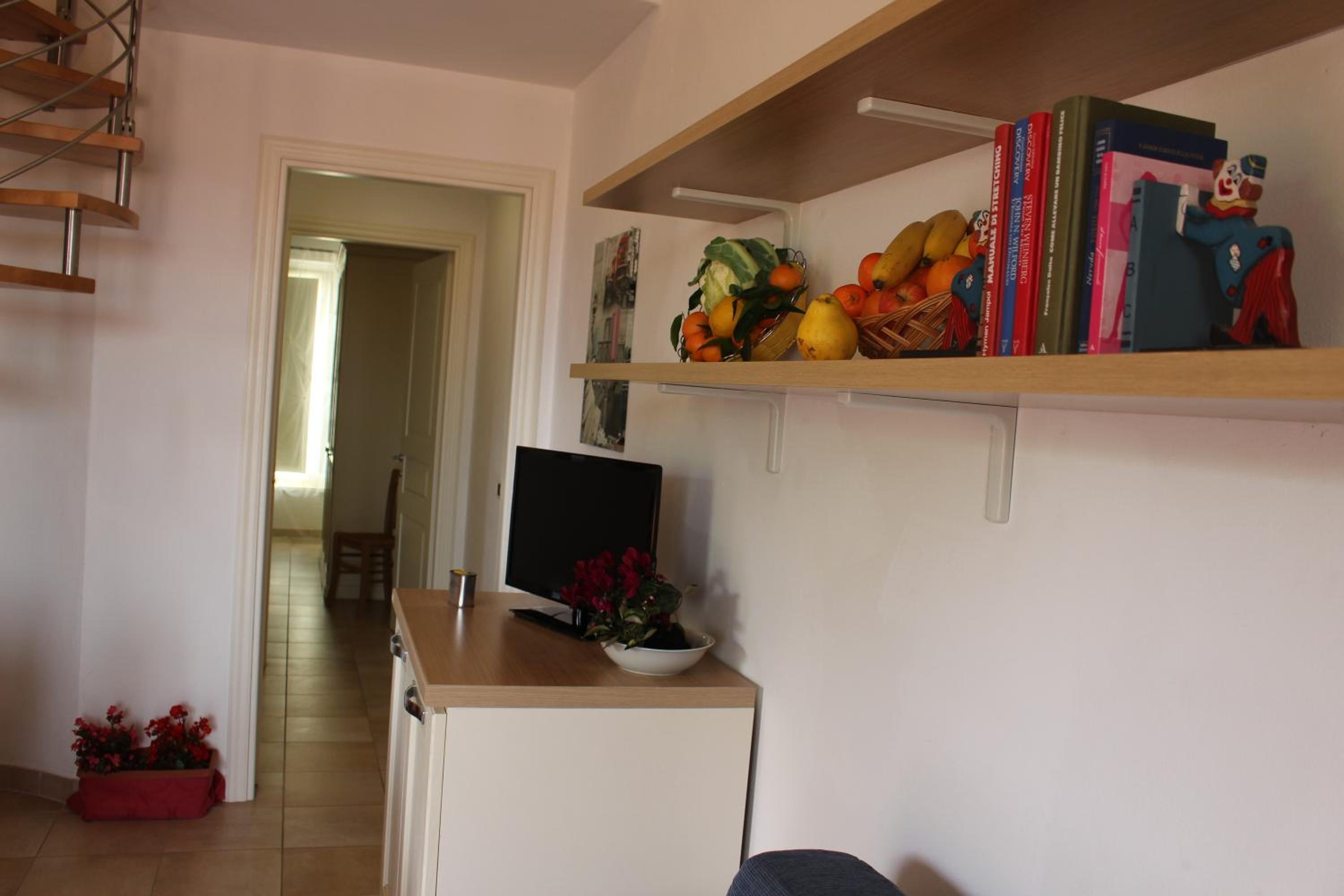 One-Bedroom Apartment - Split Level - Photo 6