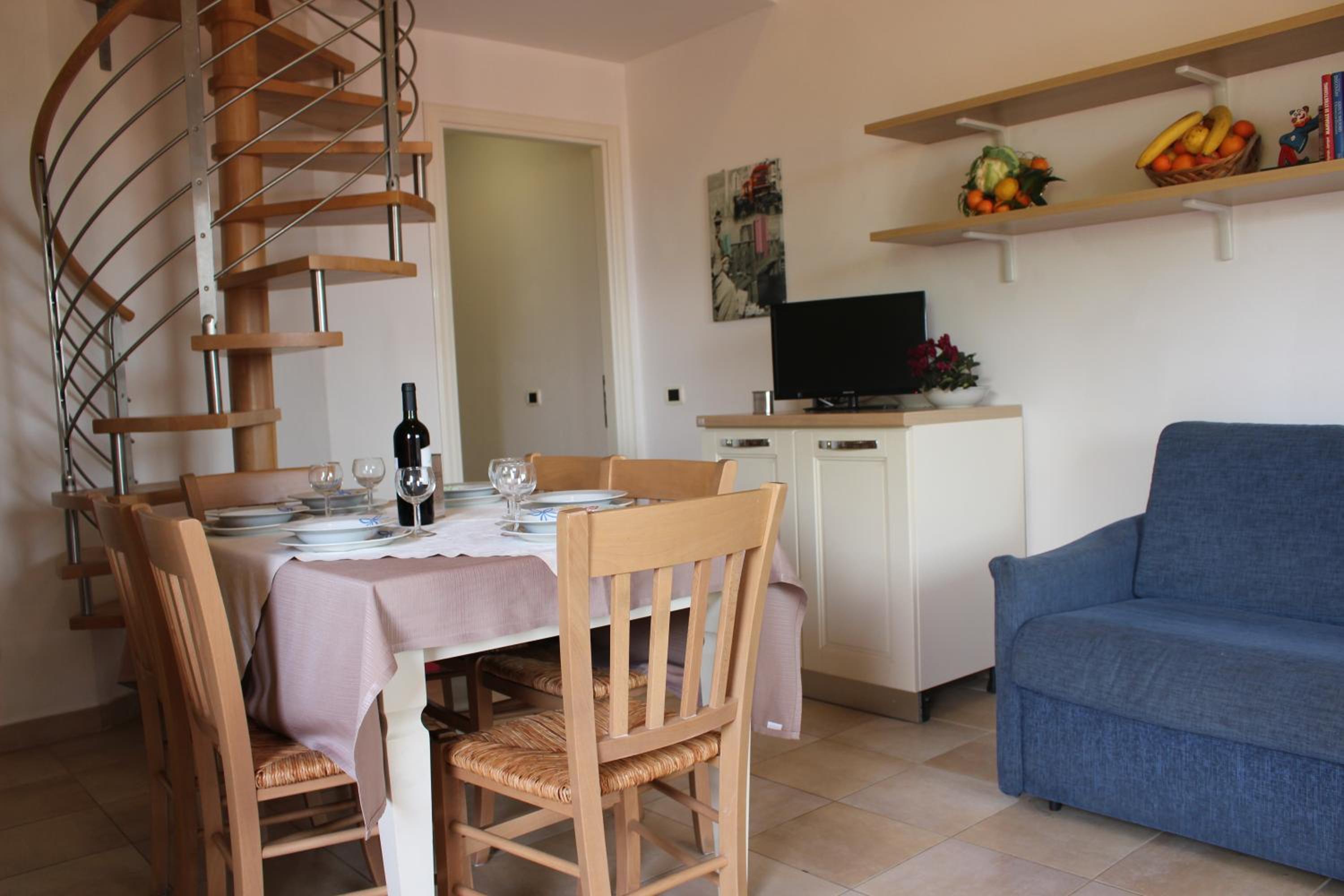 One-Bedroom Apartment - Split Level - Photo 12