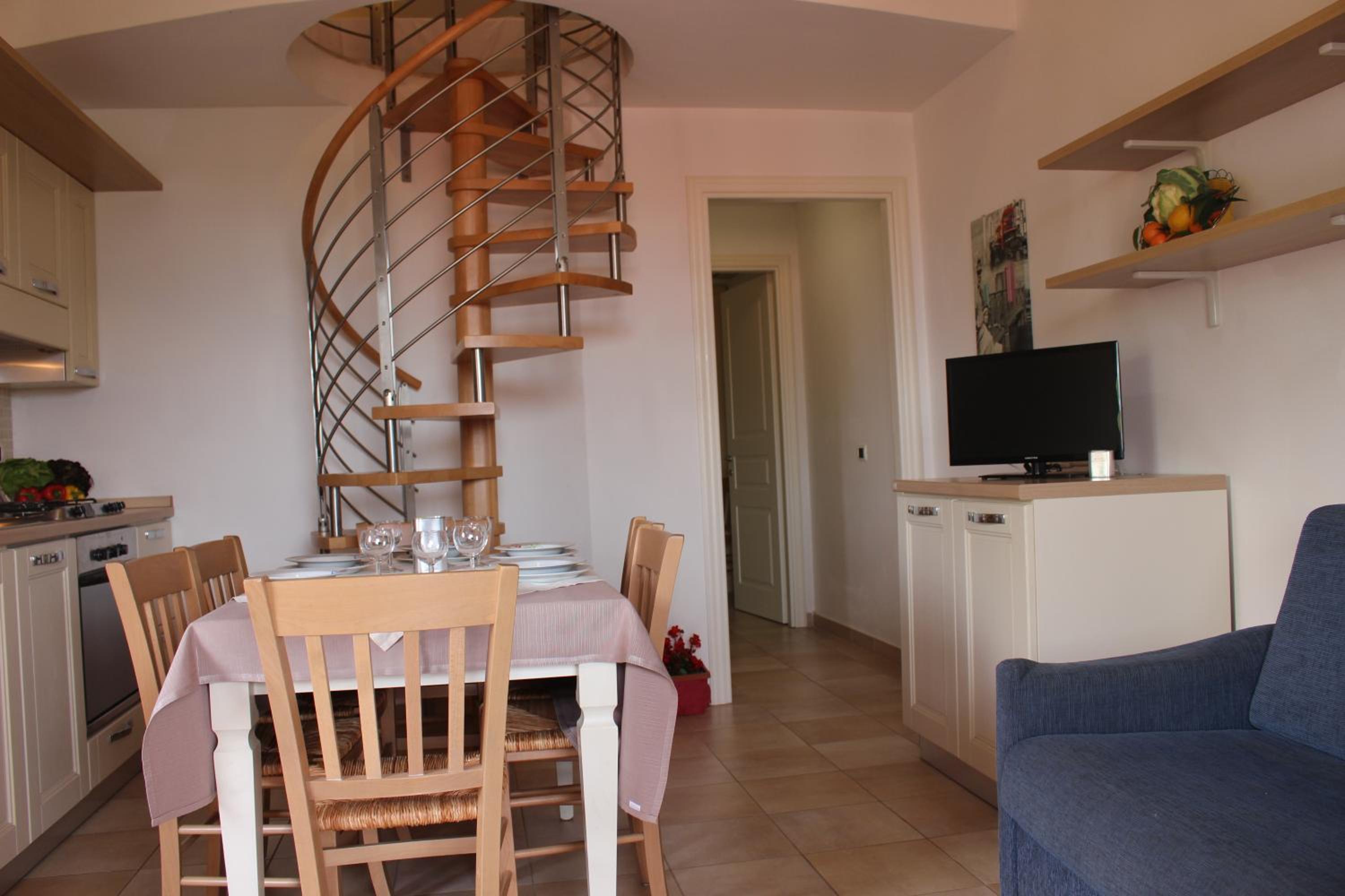 One-Bedroom Apartment - Split Level - Photo 16