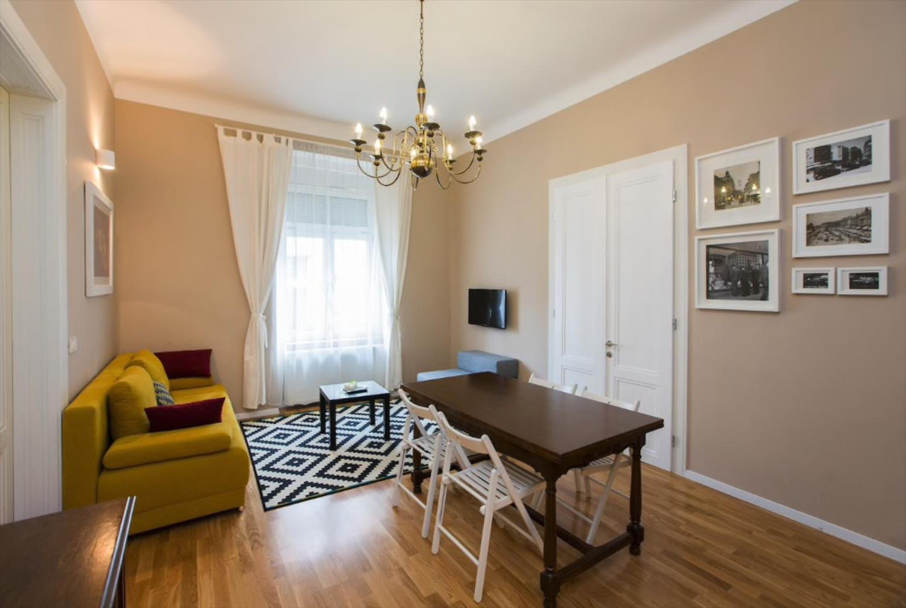 One-Bedroom Apartment