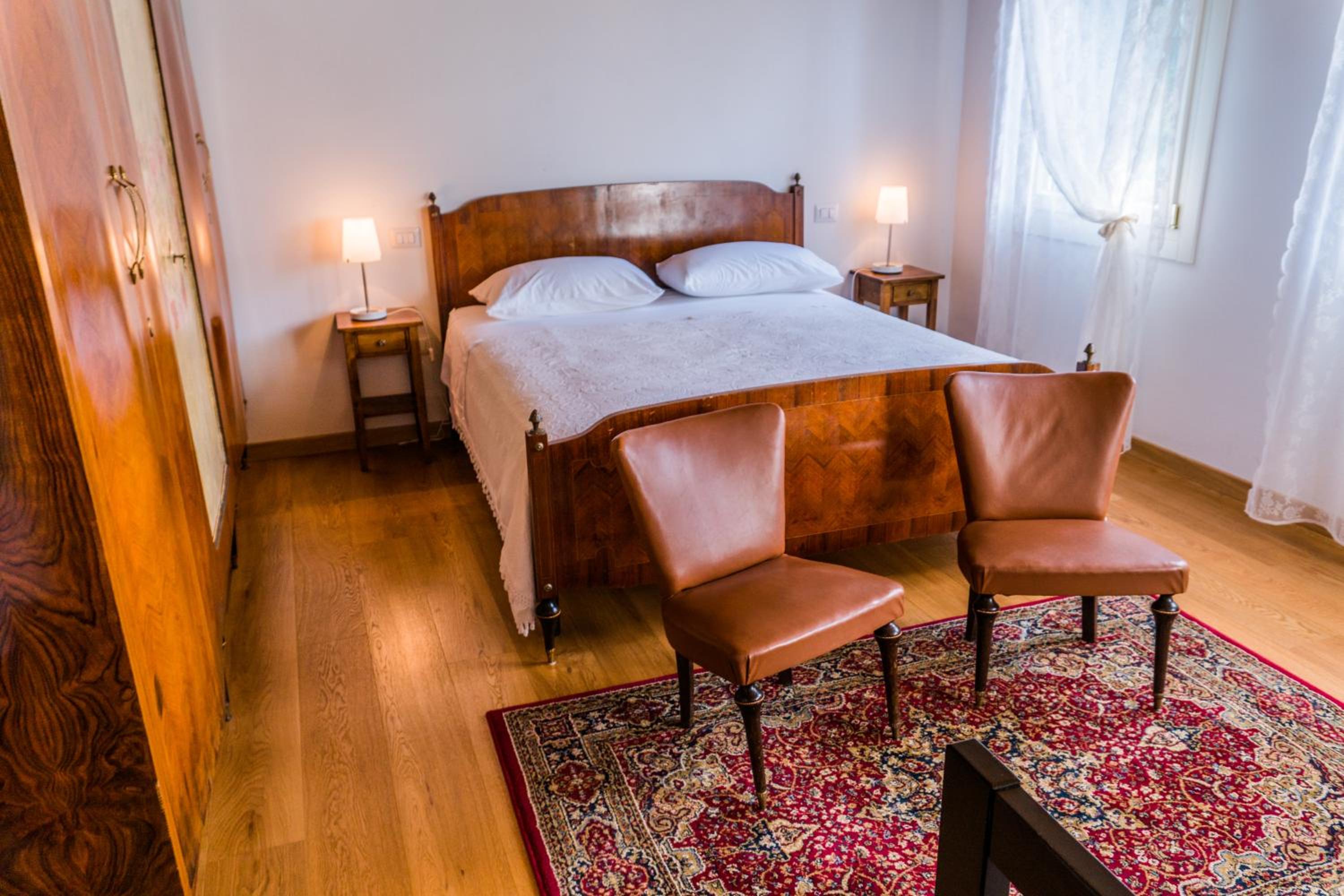 Deluxe Double Room (2 Adults + 1 Child) - Photo 4