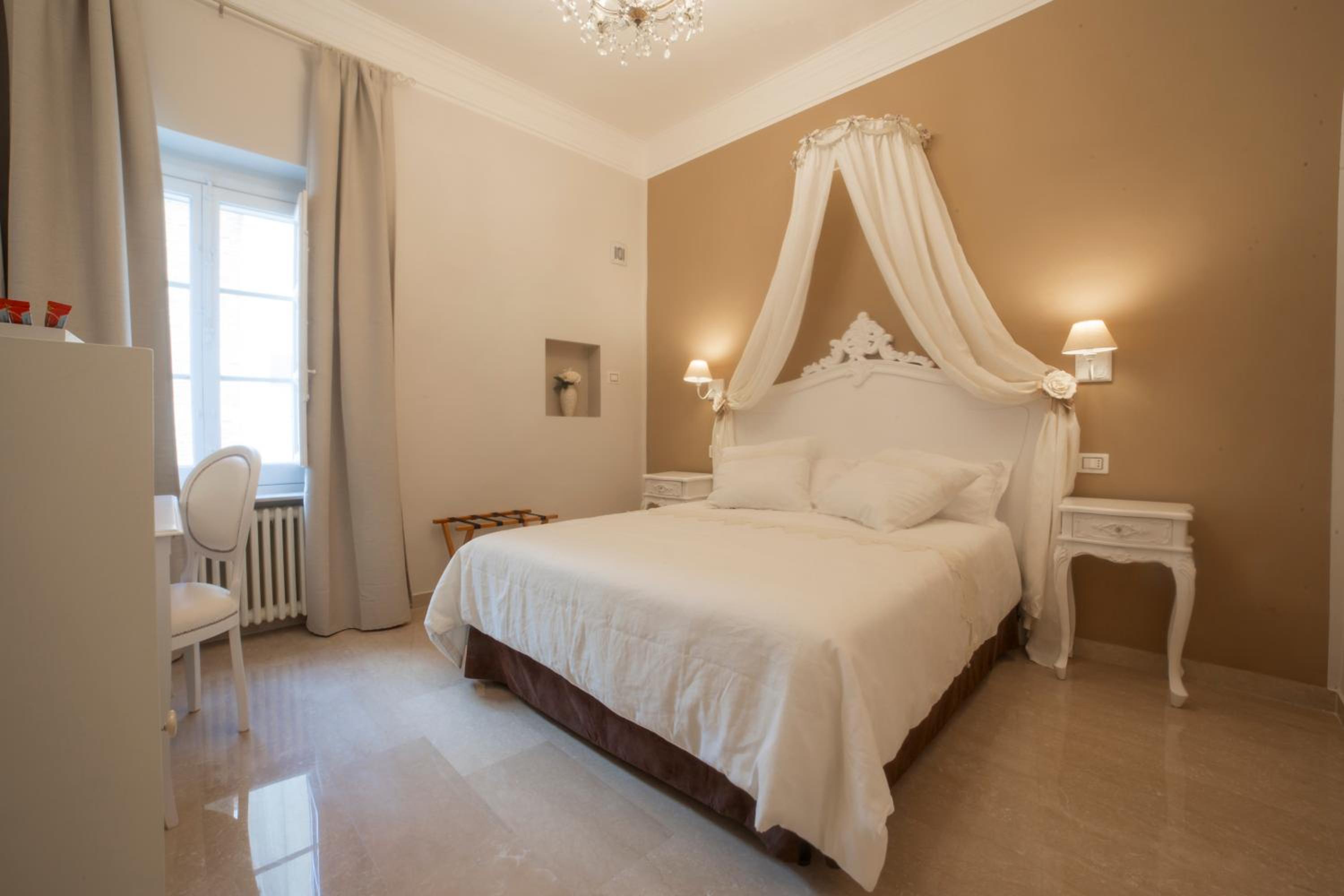 Deluxe Room (2 Adults + 1 Child) photo 1