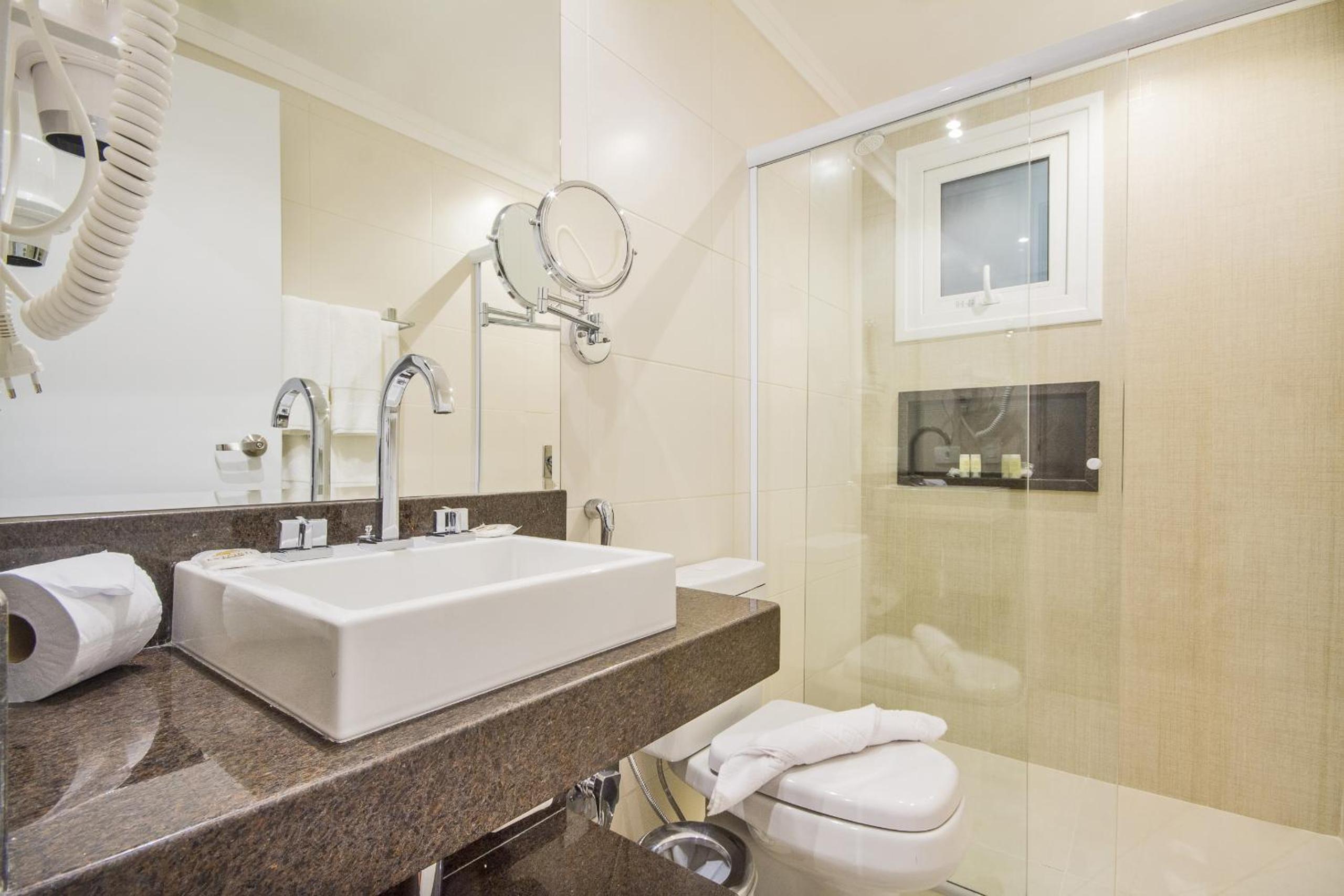 Premium Quadruple Room - Photo 3