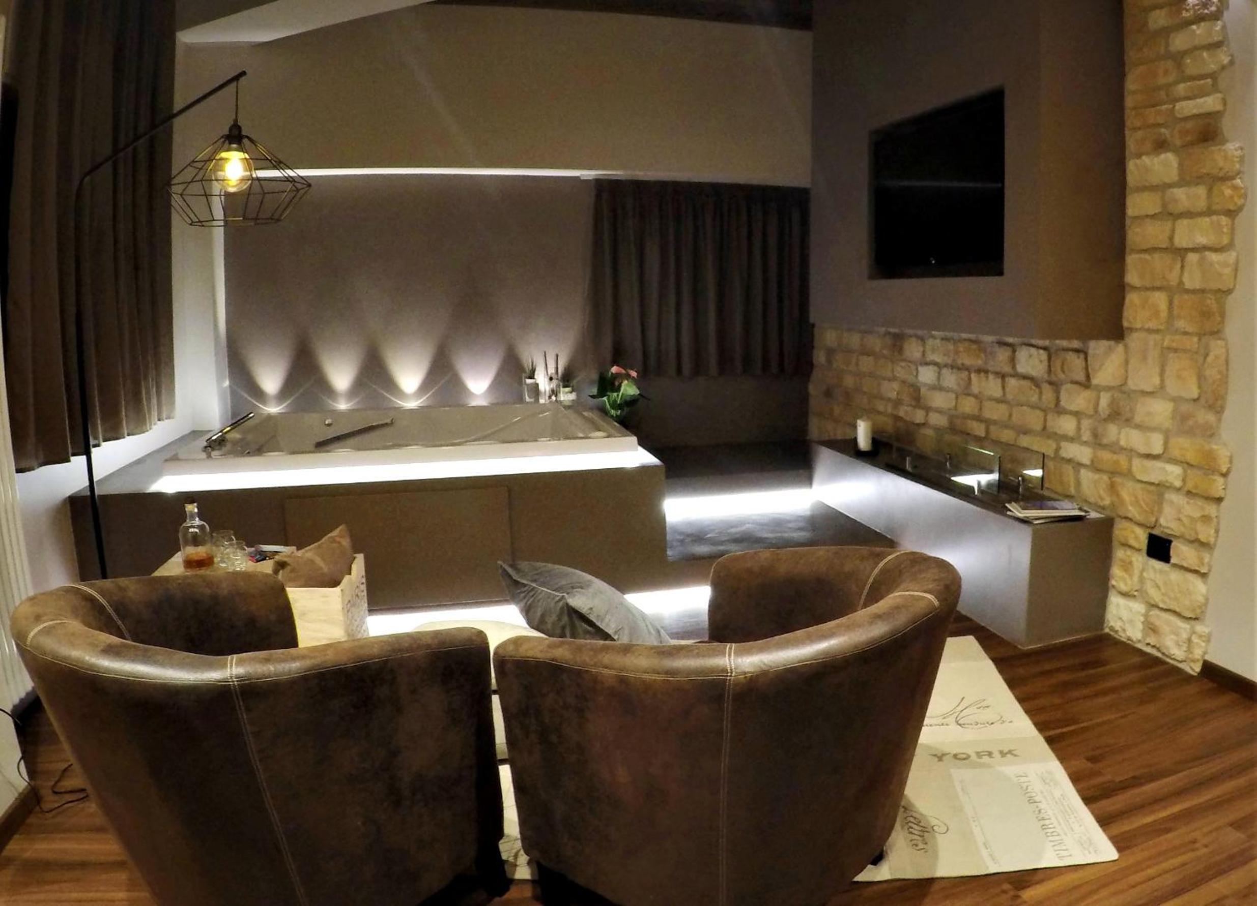 Deluxe Suite with Spa Bath - Photo 1