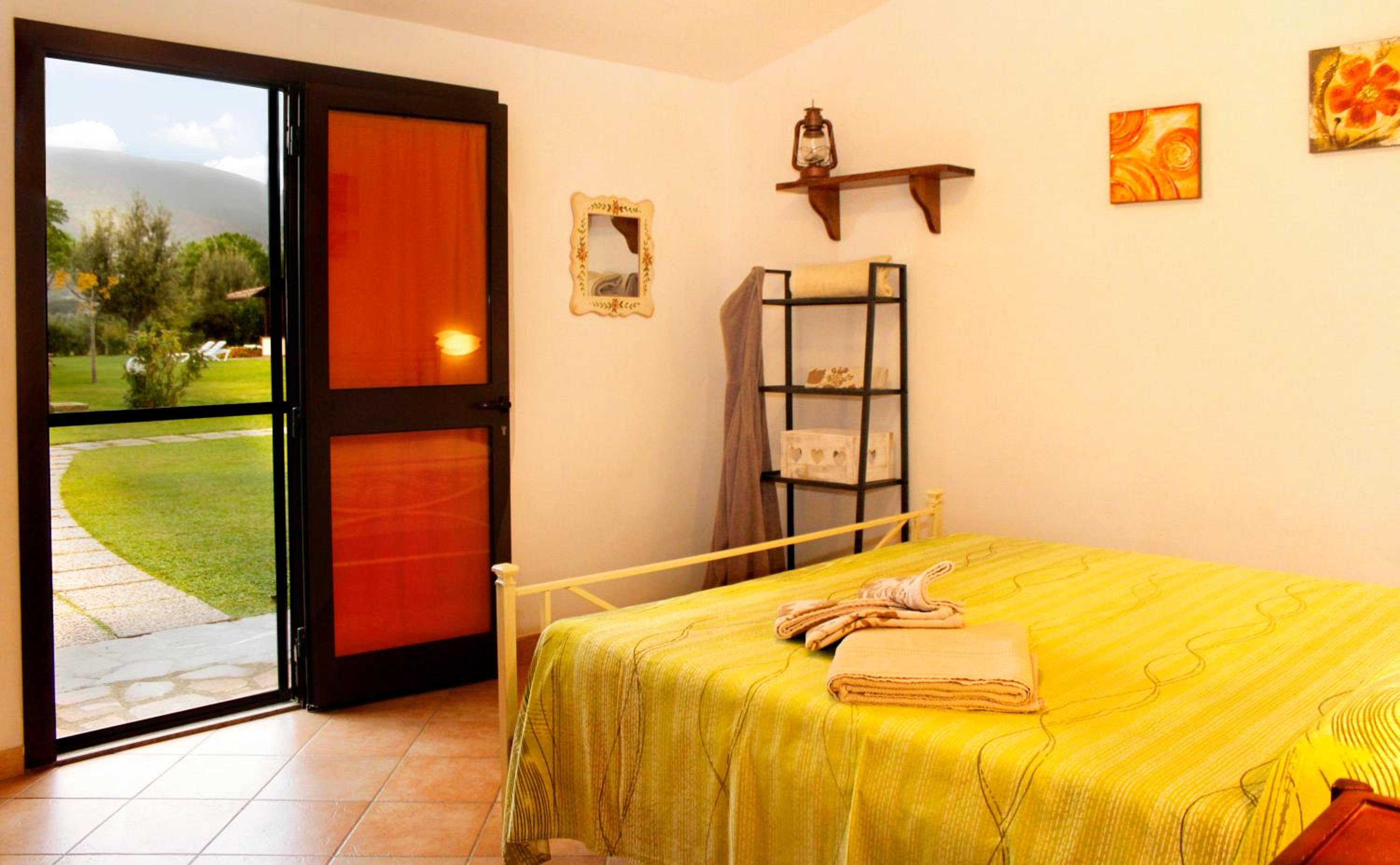 Deluxe One-Bedroom Apartment with Garden View photo 1