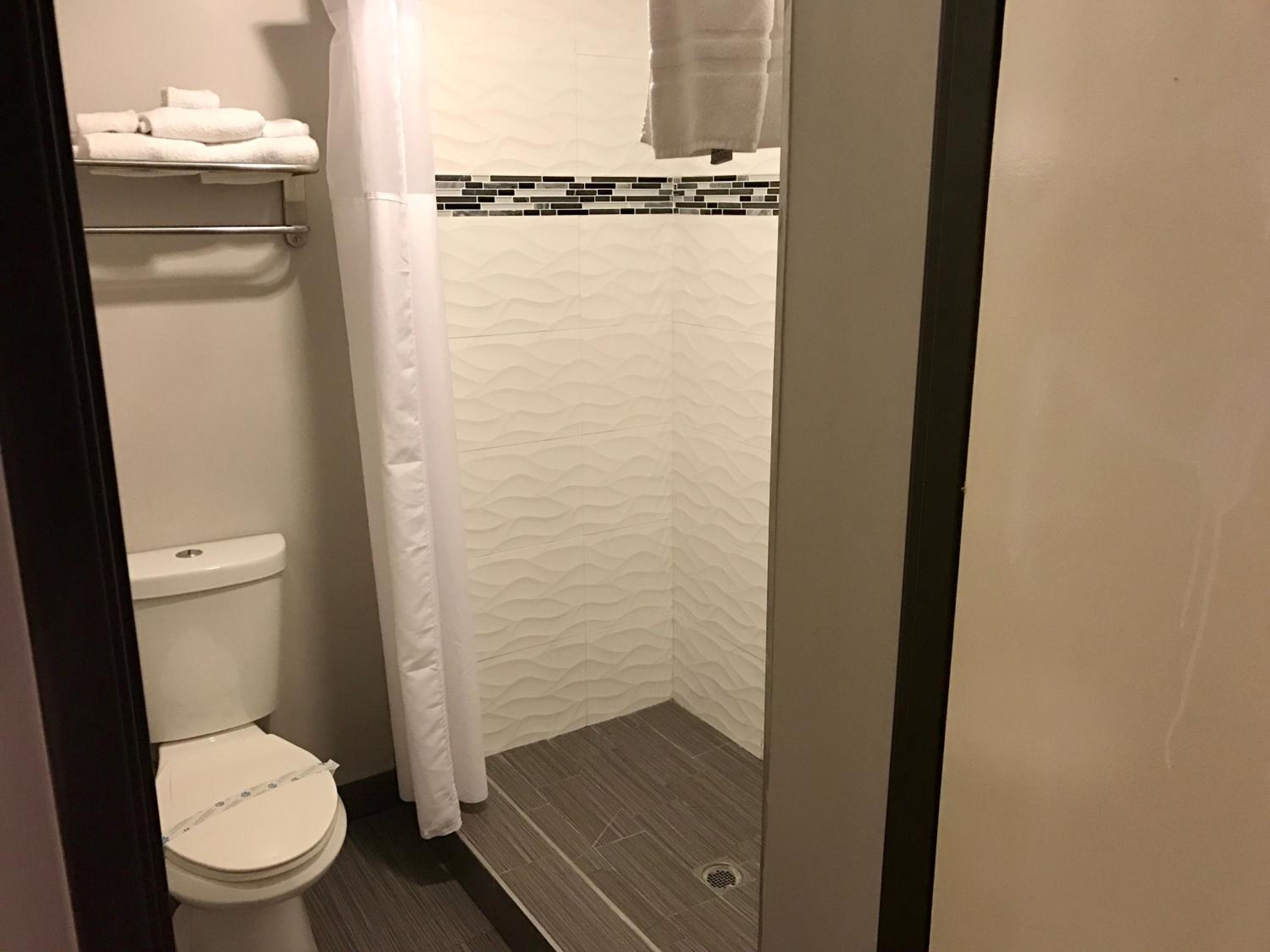 King Room - Non-Smoking - Photo 2